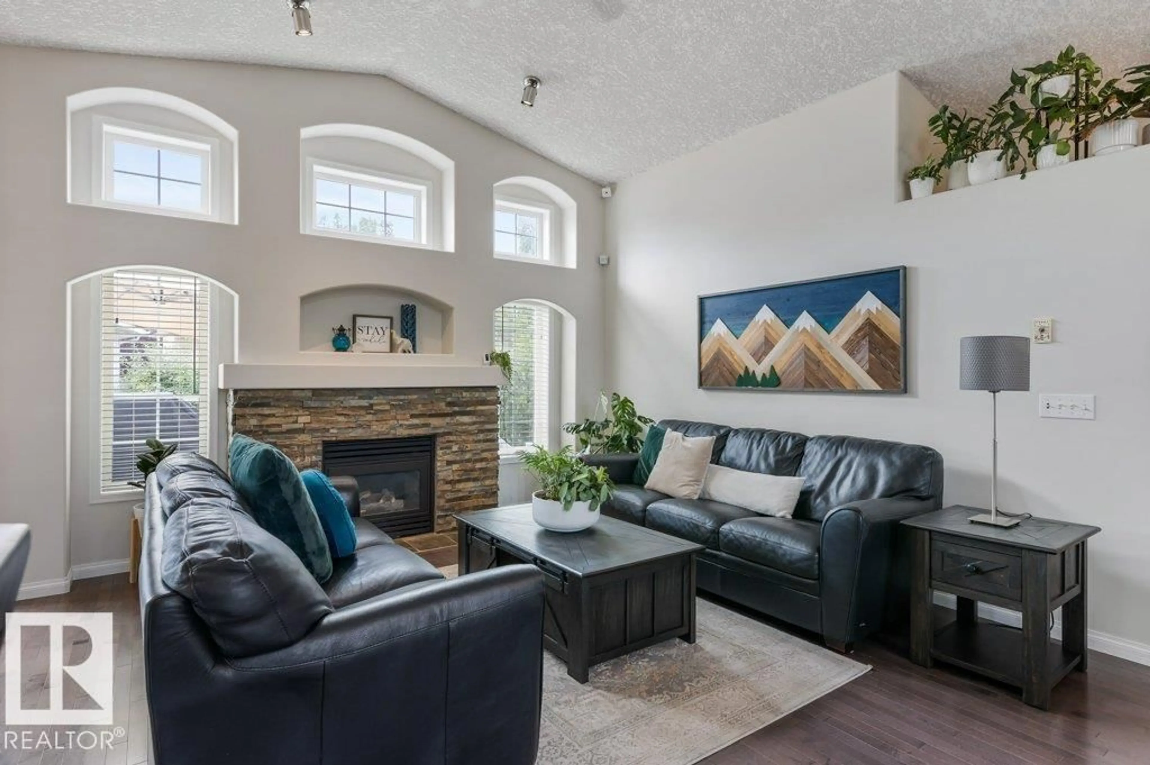 Living room with furniture, unknown for 188 HERITAGE DR, St. Albert Alberta T8N5W4