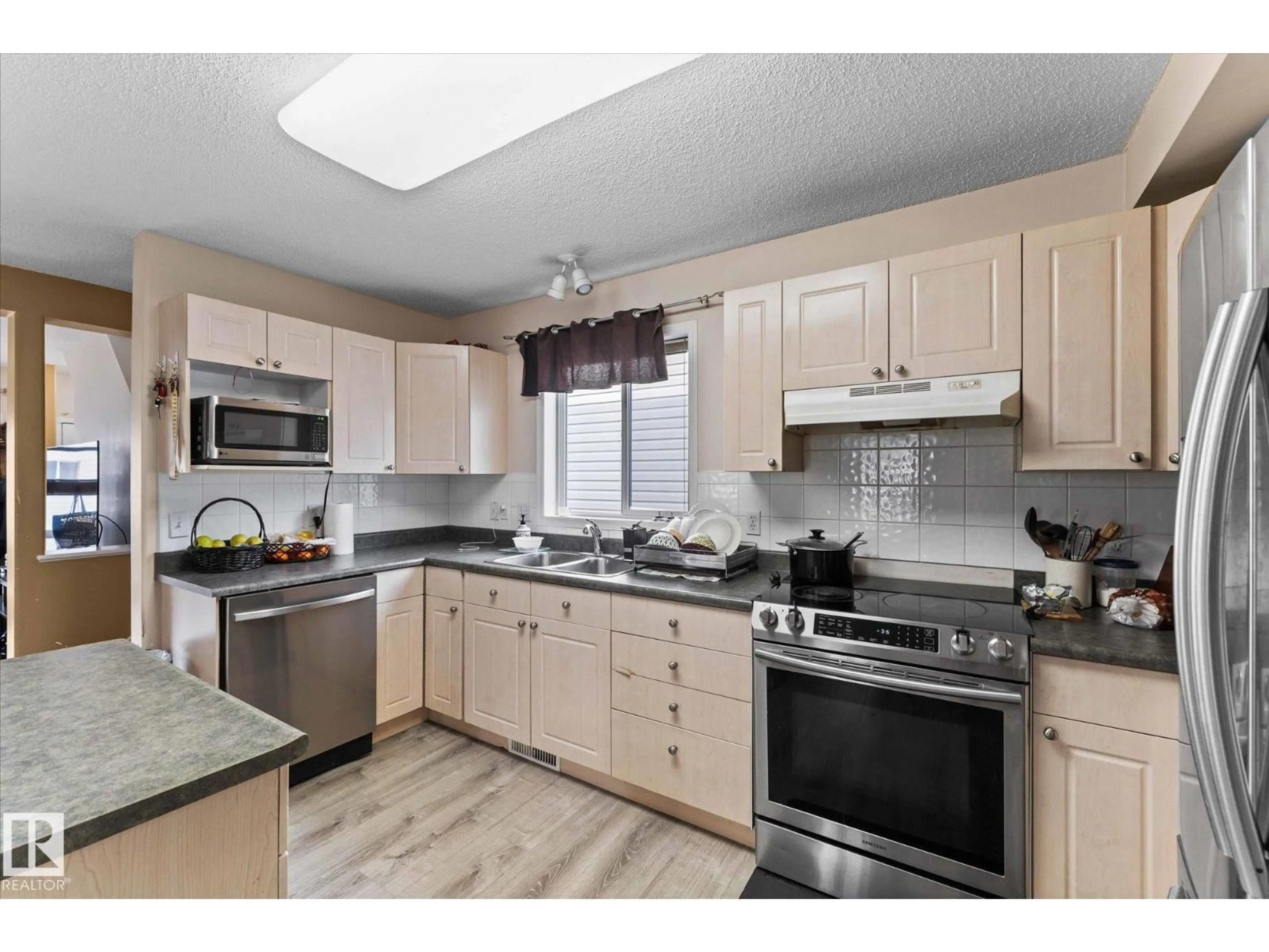 Standard kitchen, unknown for 1220 GILLESPIE CR, Edmonton Alberta T5T6M6
