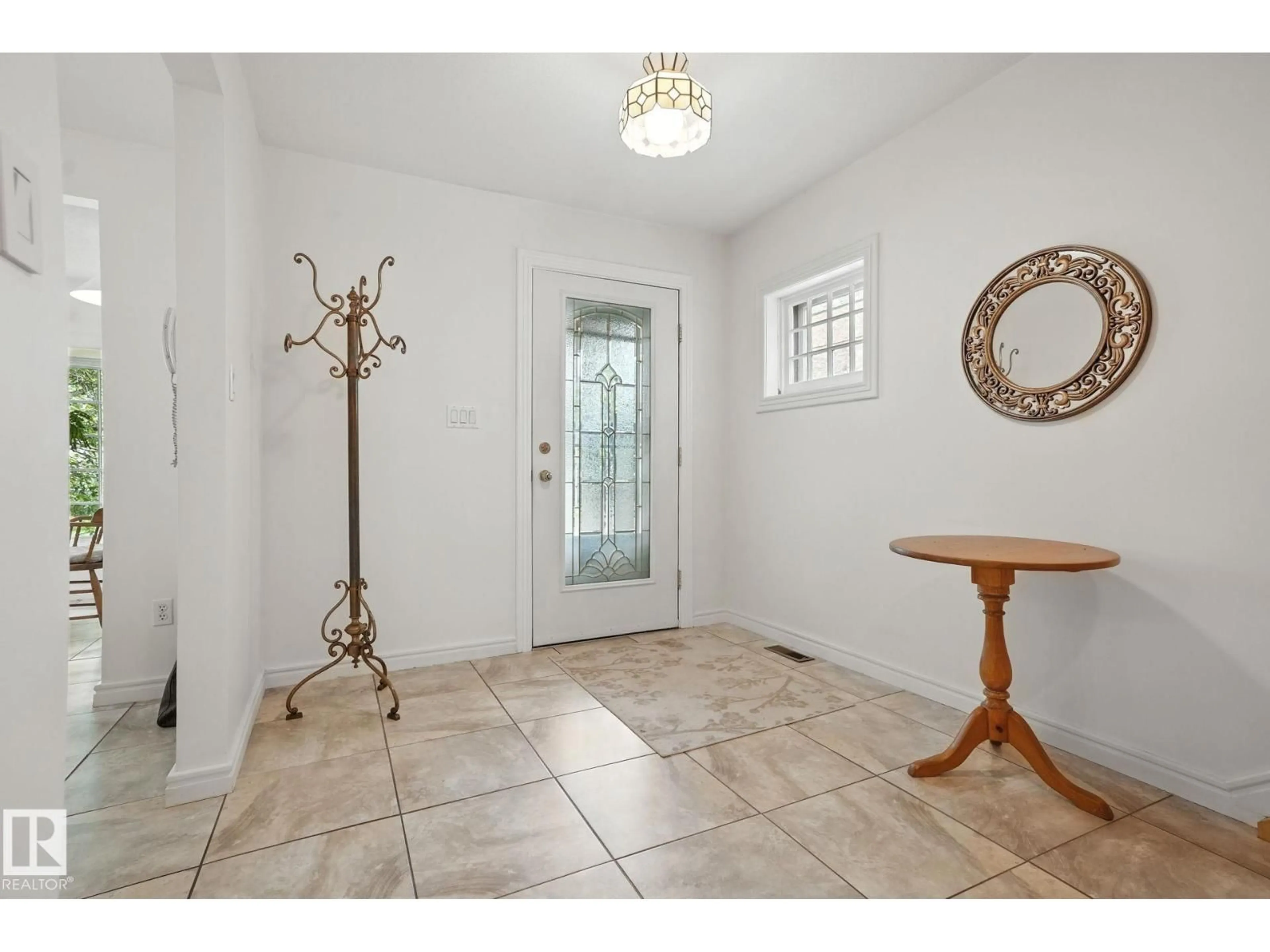 Indoor entryway for NW - 10416 126 ST, Edmonton Alberta T5T5N3