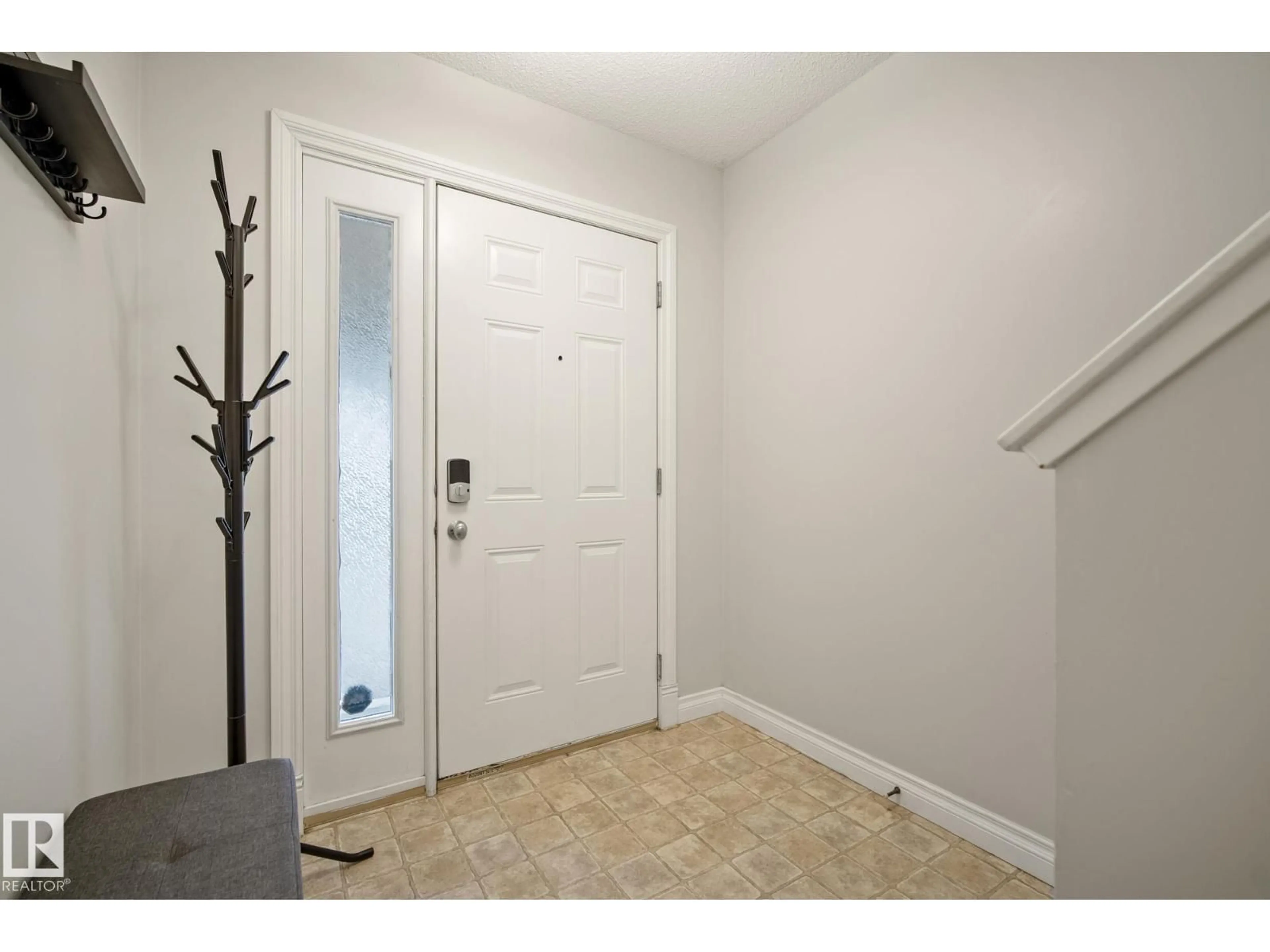Indoor entryway for 79 12050 17 AV SW, Edmonton Alberta T6W1X4