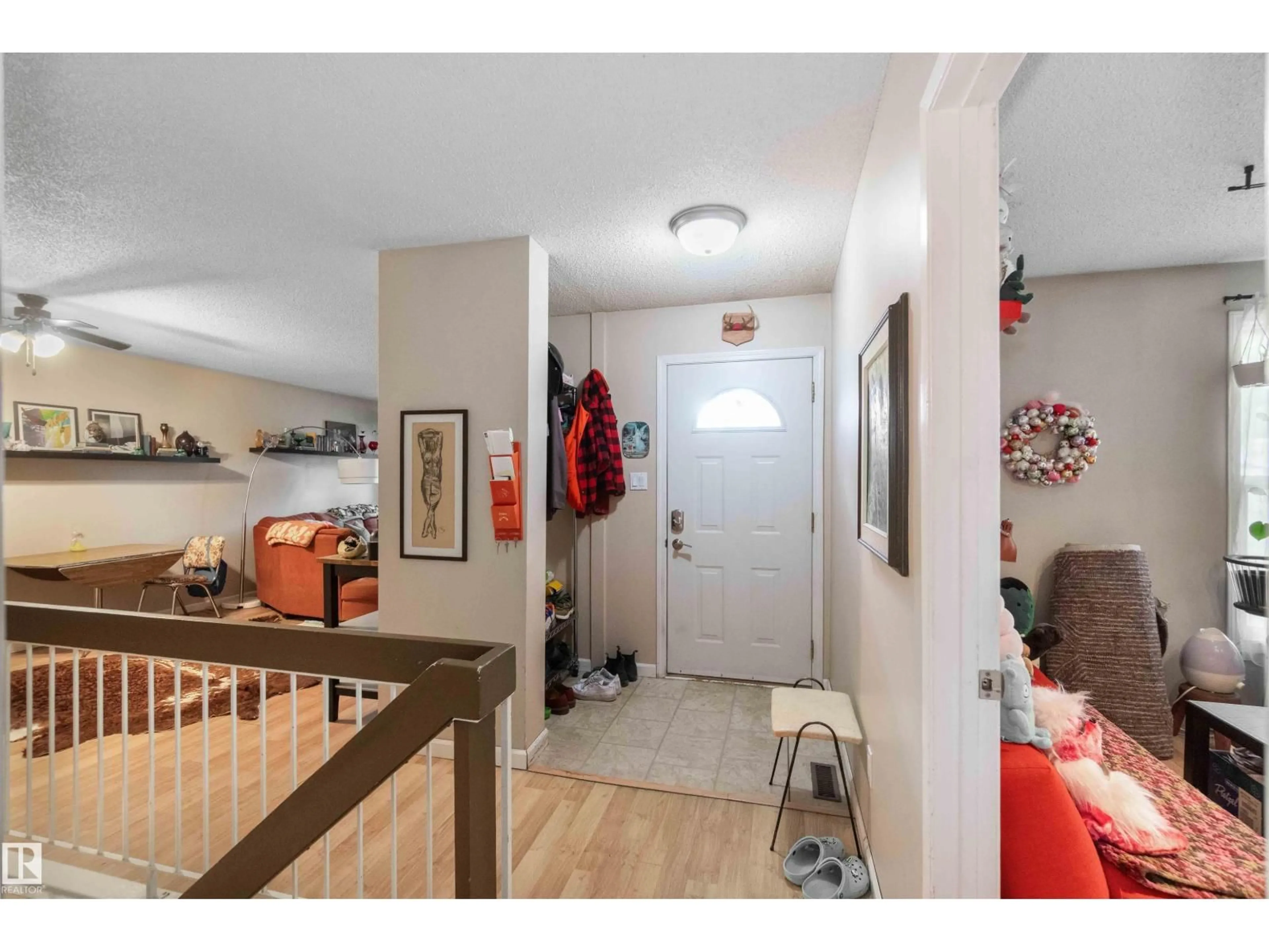 Indoor entryway for 7026 MILLWOODS RD, Edmonton Alberta T6K3M3