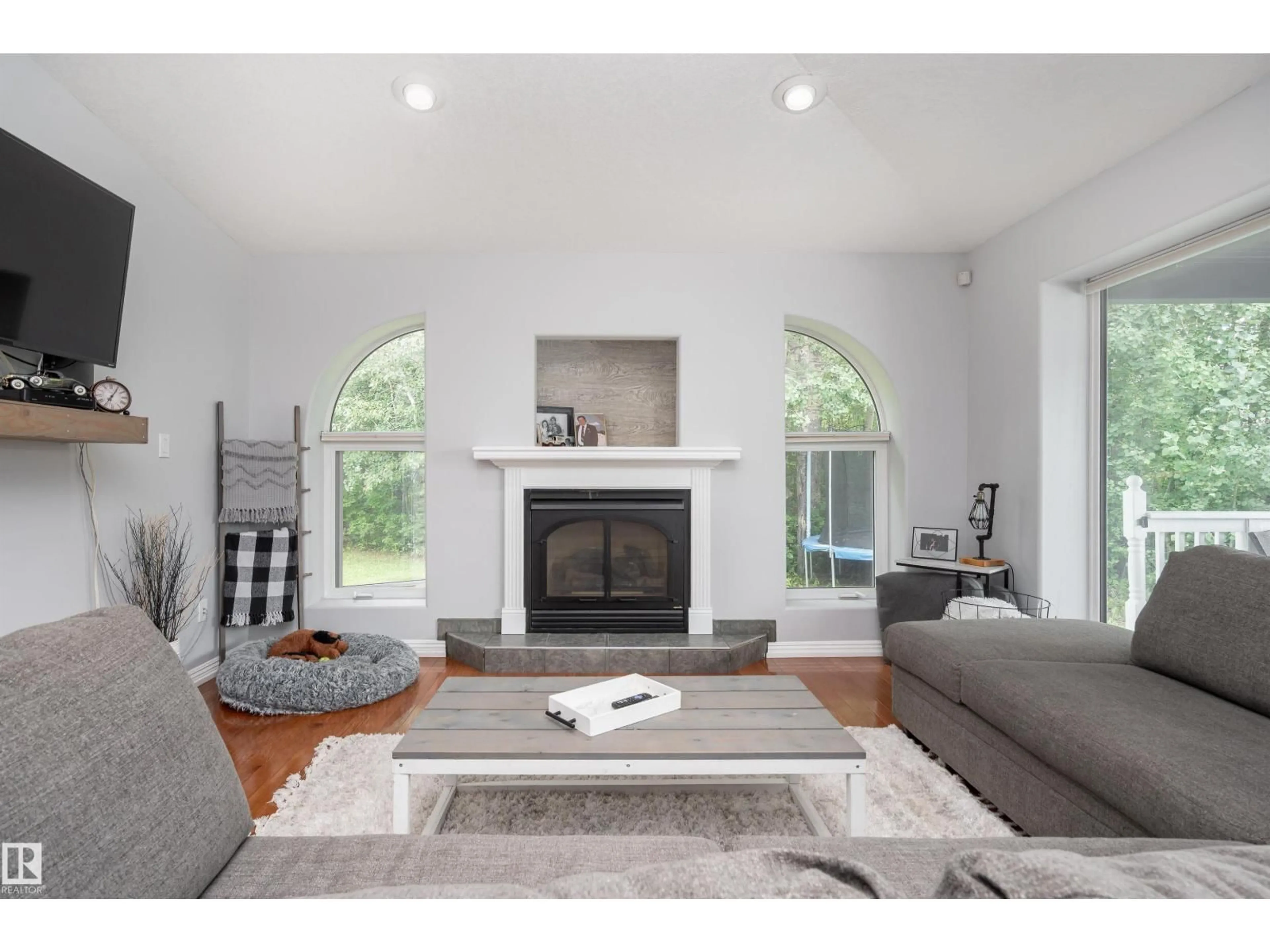 Living room with furniture, unknown for 21 POWER DR, Rural Lac Ste. Anne County Alberta T0E0A0