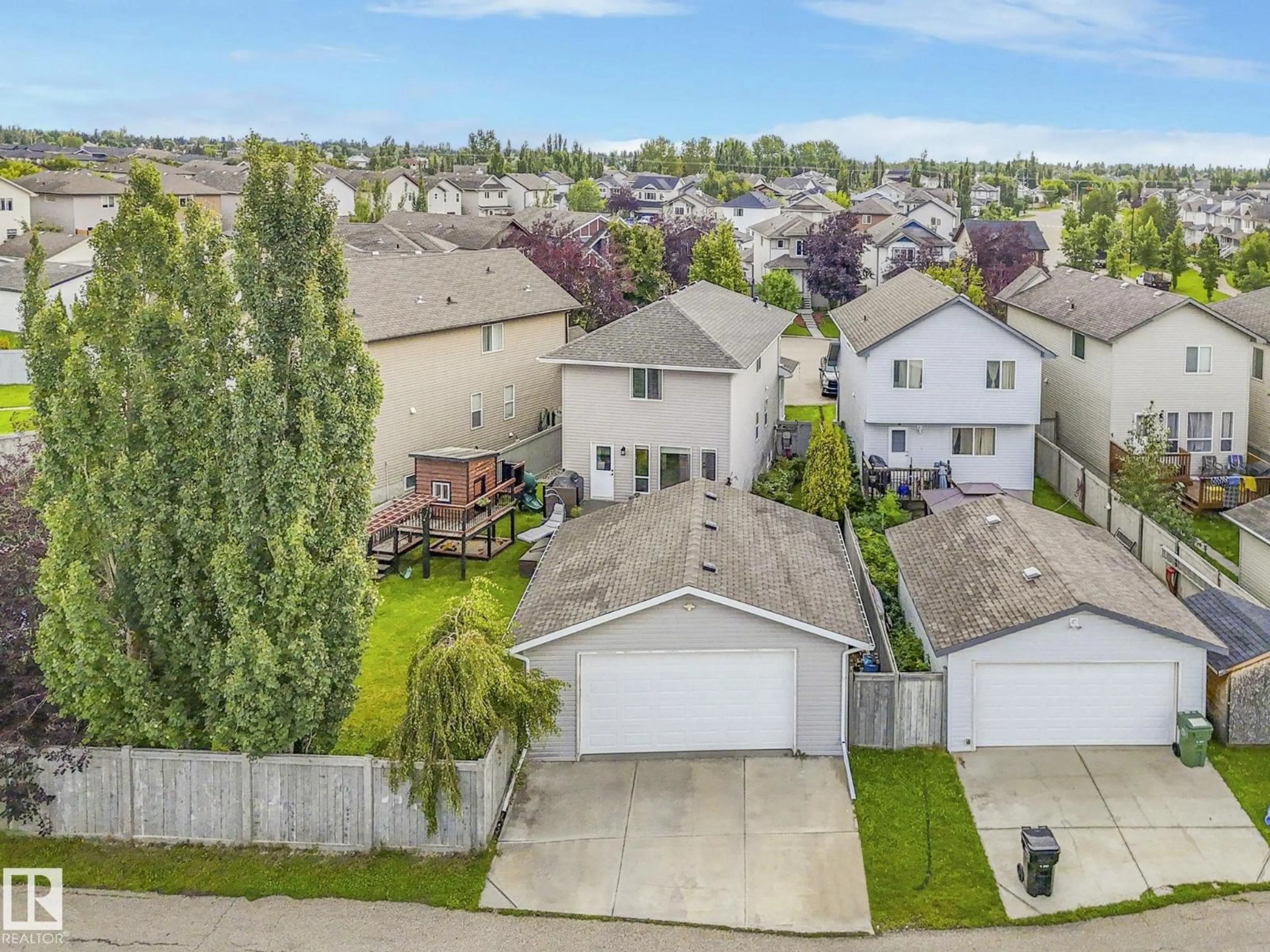 A pic from outside/outdoor area/front of a property/back of a property/a pic from drone, street for 10 SNOWHILLS, Leduc Alberta T9E0H6