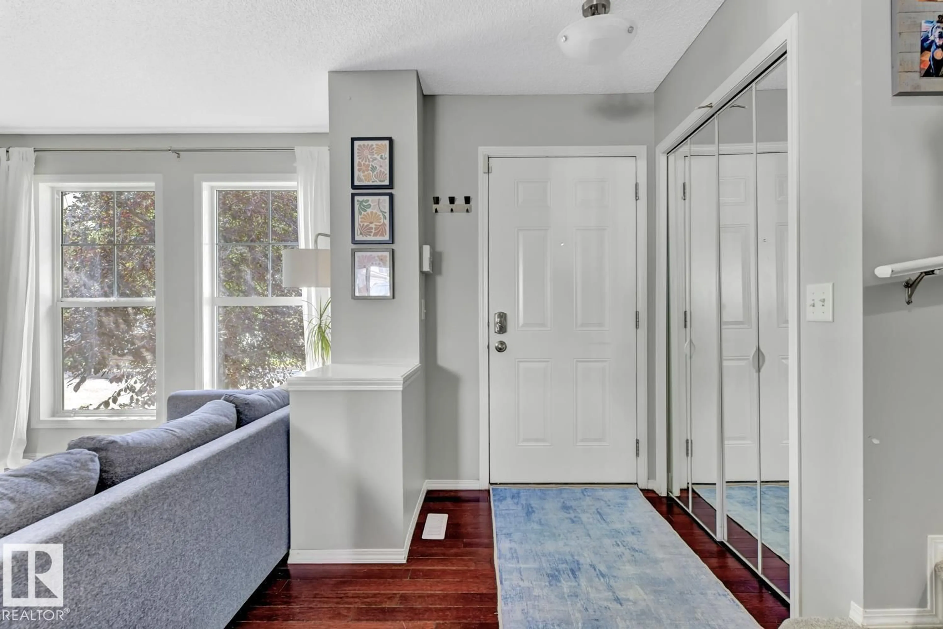 Indoor entryway for 6036 SOUTH TERWILLEGAR BV, Edmonton Alberta T6R0K6