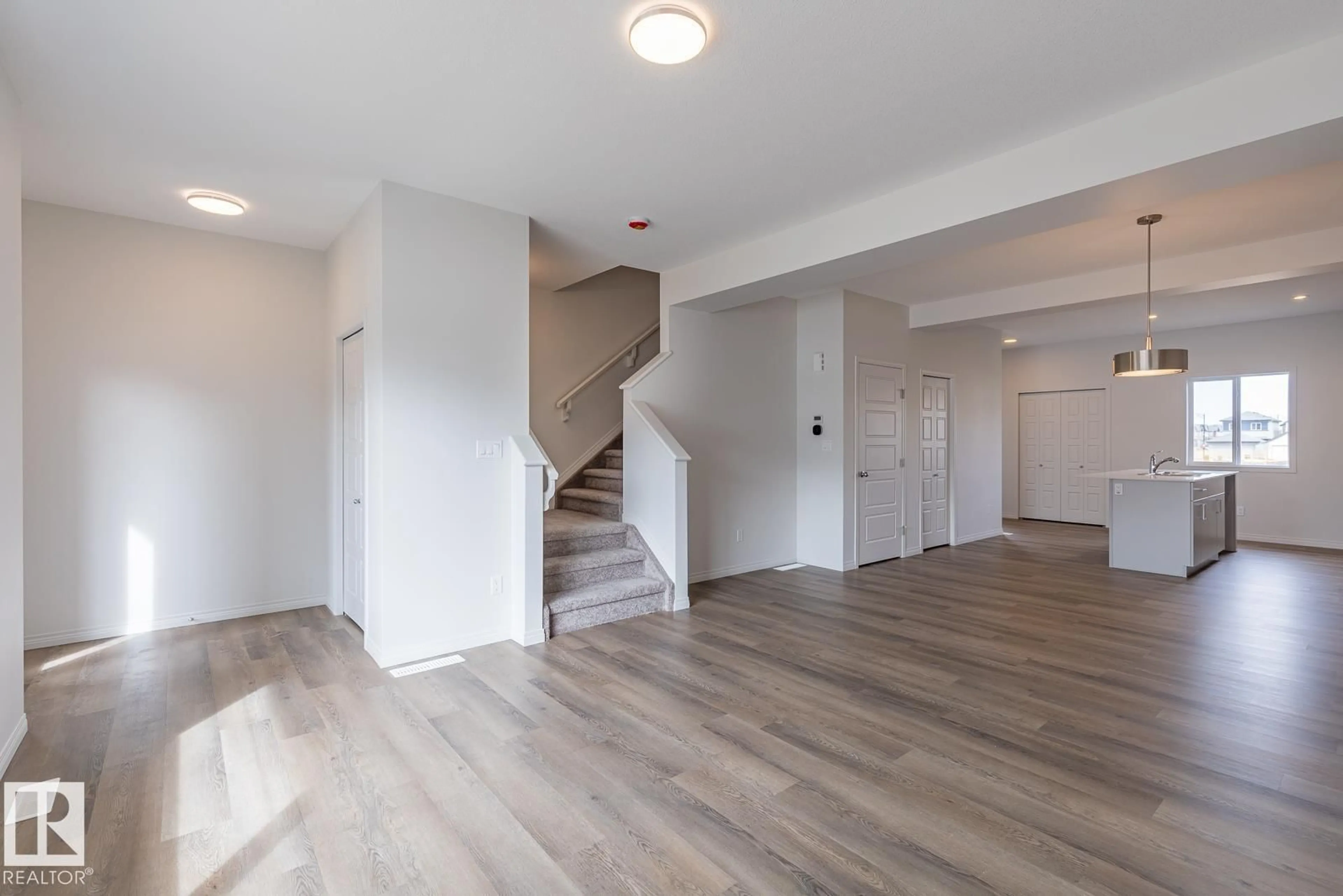 Unknown for 6258 175A AV, Edmonton Alberta T5Y4A5