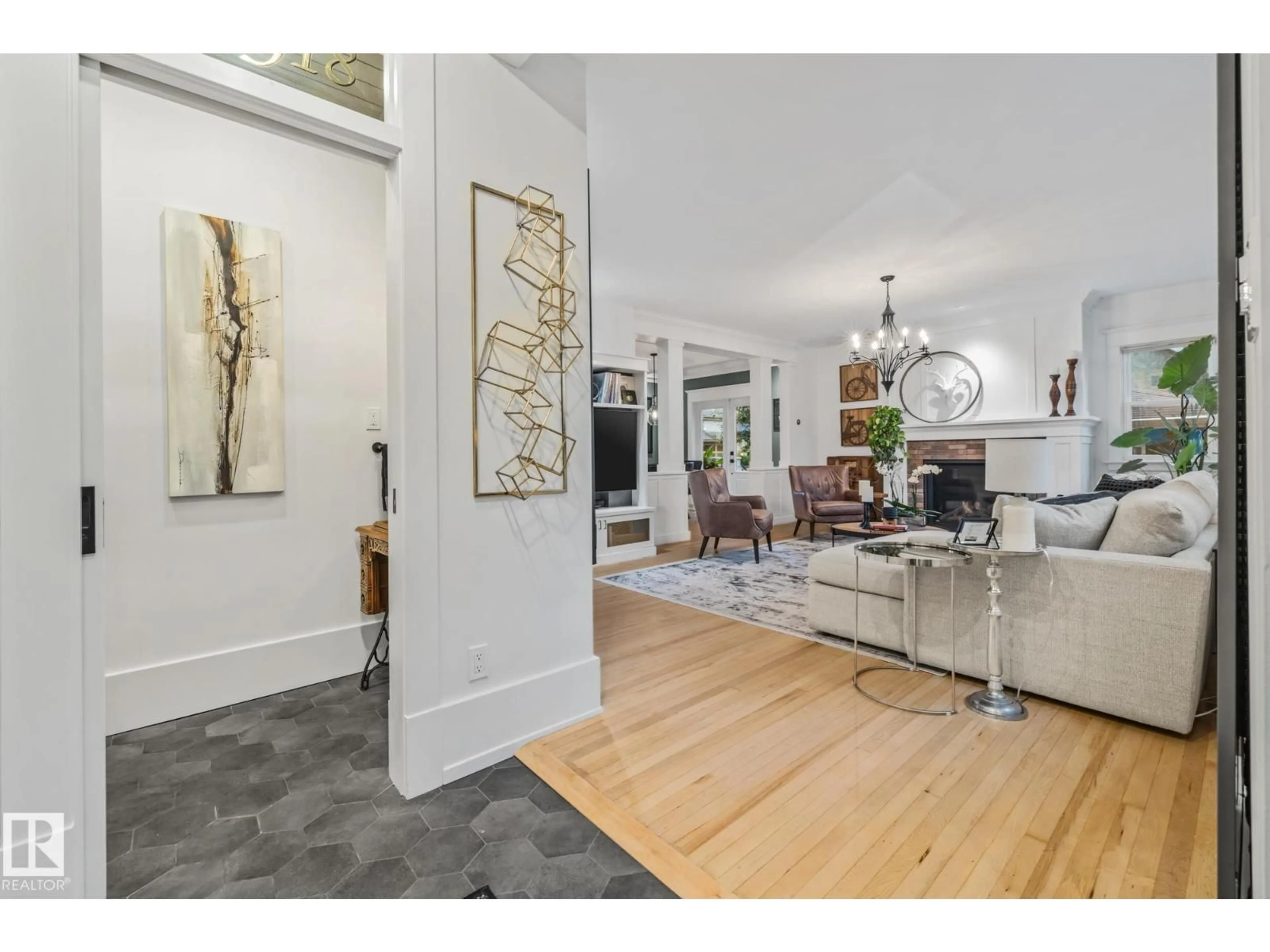 Indoor entryway for 12417 103 AV, Edmonton Alberta T5N0R4