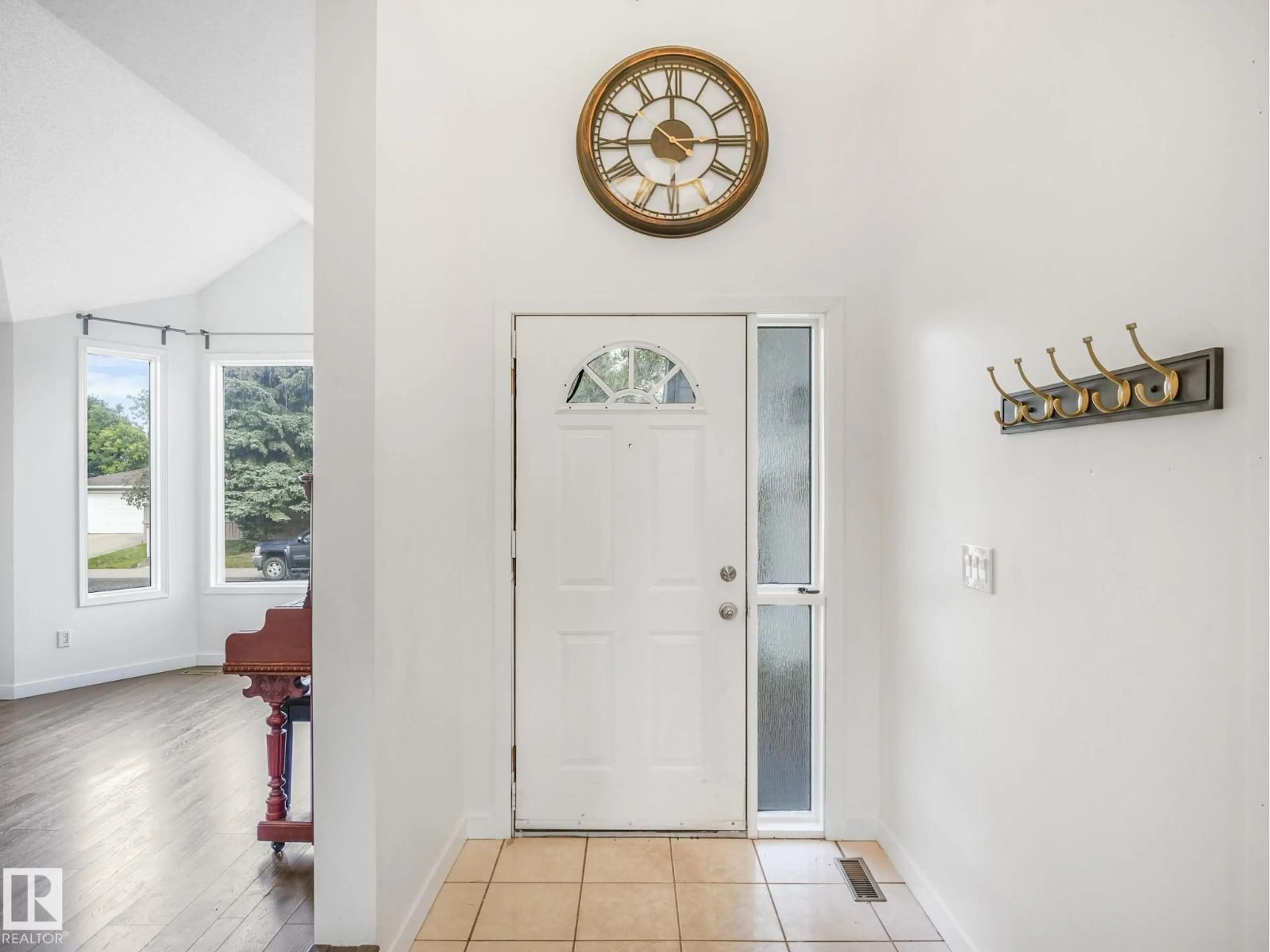 Indoor entryway for NW - 1764 49A ST, Edmonton Alberta T6L3K6
