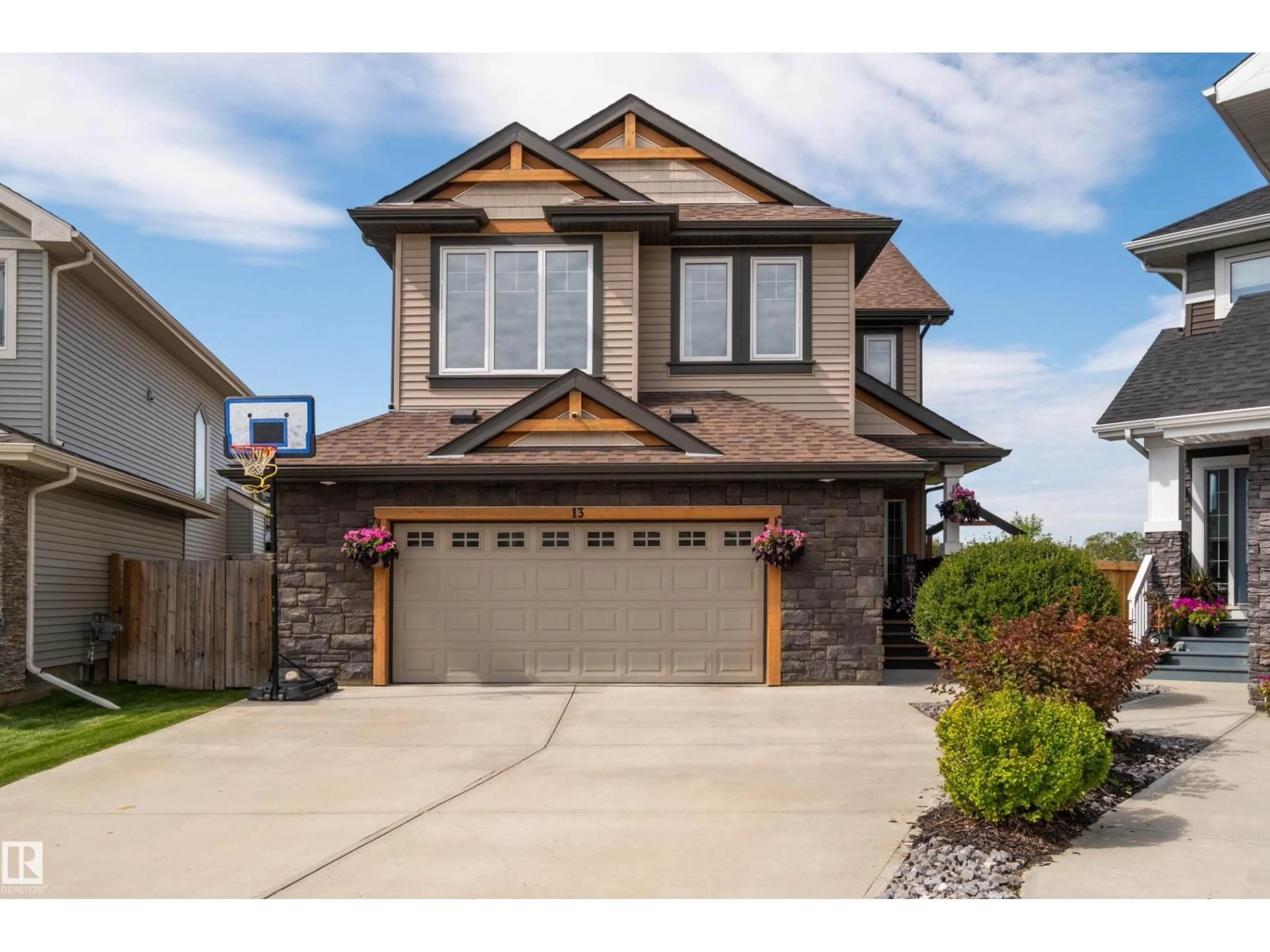 Home with vinyl exterior material, street for 13 MEADOWLINK GA, Spruce Grove Alberta T7X0G7