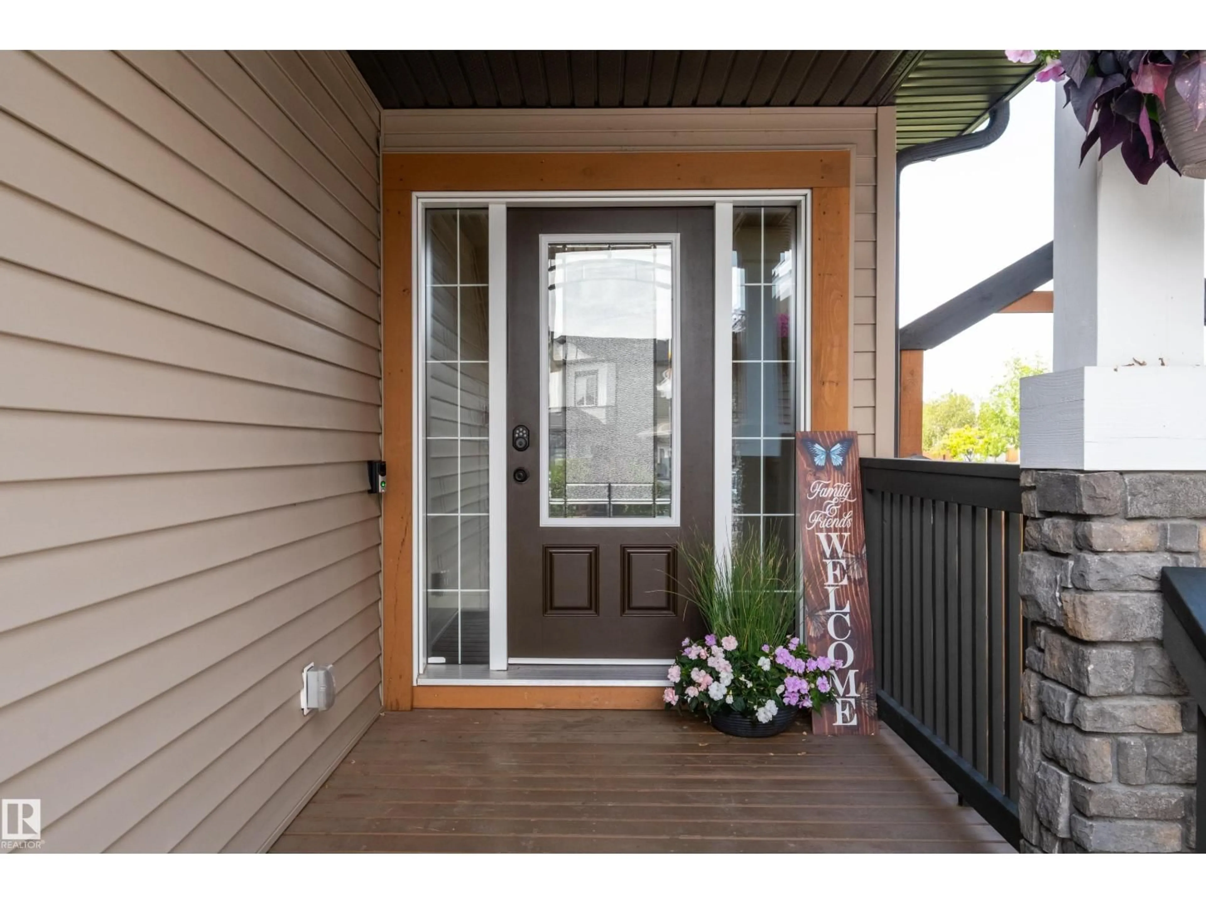 Indoor entryway for 13 MEADOWLINK GA, Spruce Grove Alberta T7X0G7