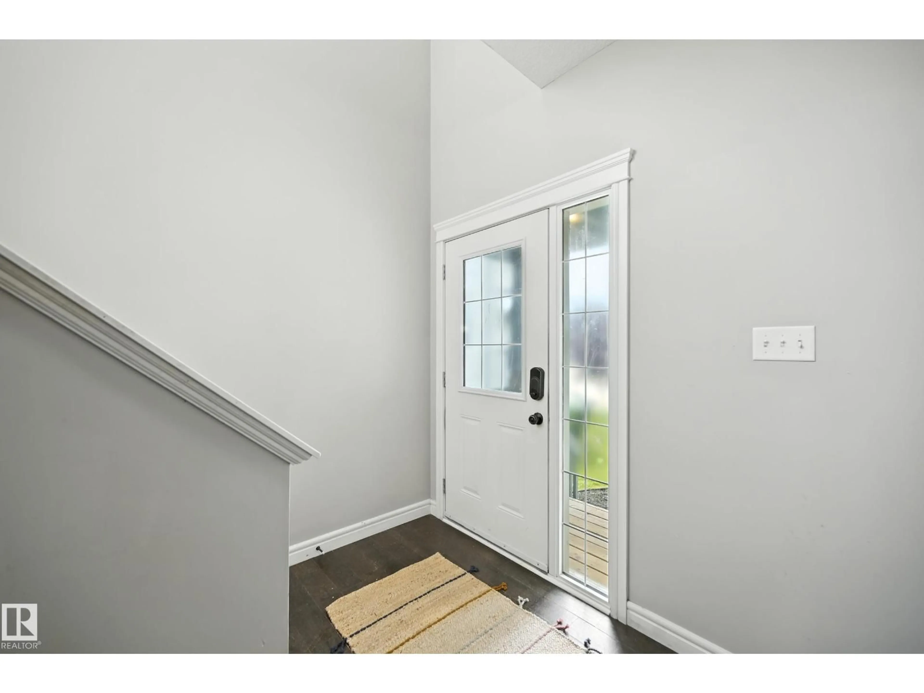 Indoor entryway for 54 WOODBRIDGE LI, Fort Saskatchewan Alberta T8L0H8