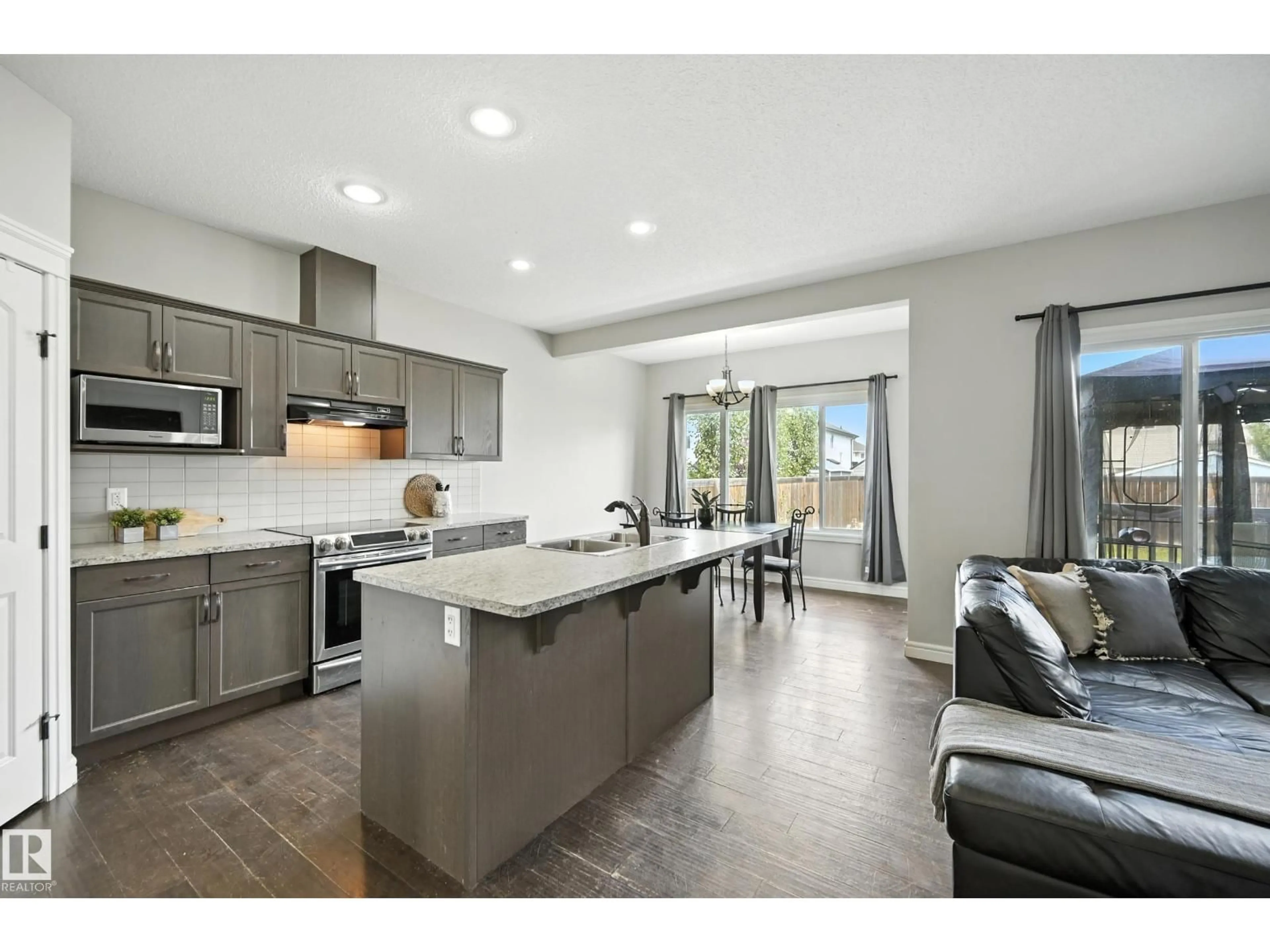 Open concept kitchen, ceramic/tile floor for 54 WOODBRIDGE LI, Fort Saskatchewan Alberta T8L0H8
