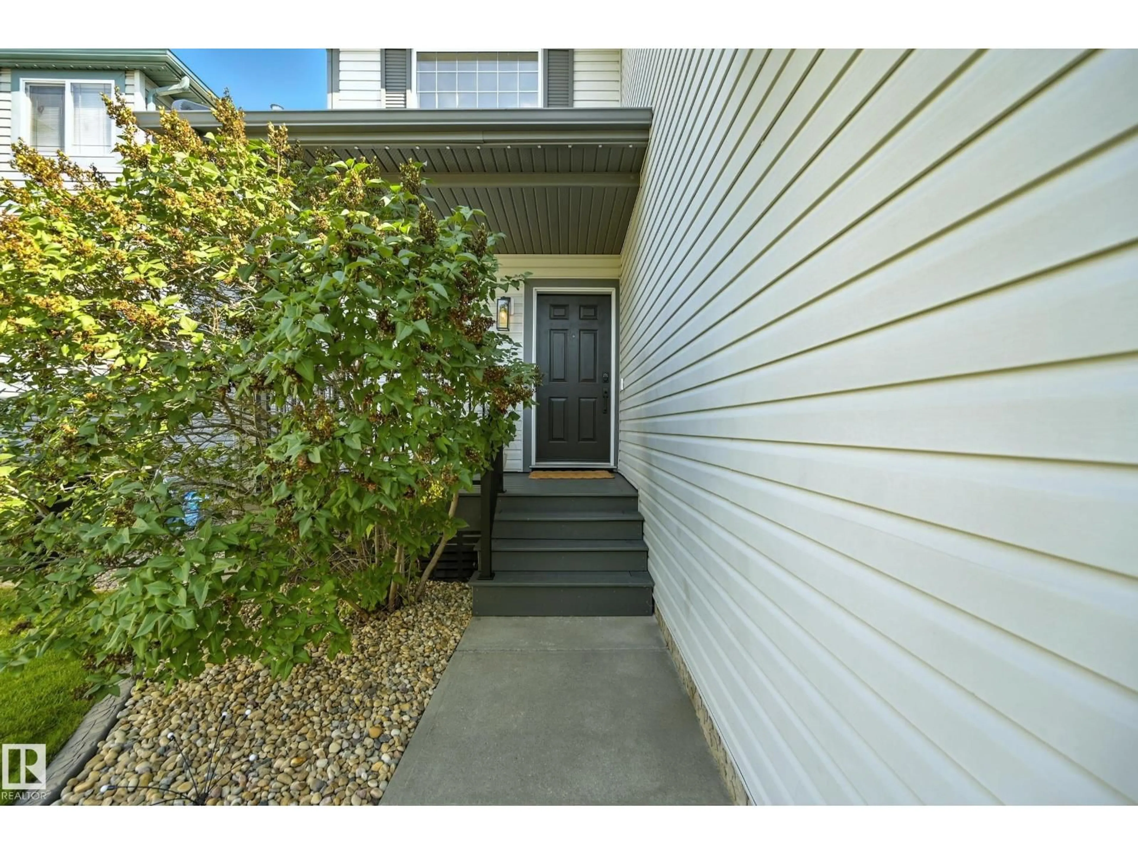Indoor entryway for 30 WESTWOOD LN, Fort Saskatchewan Alberta T8L4N6
