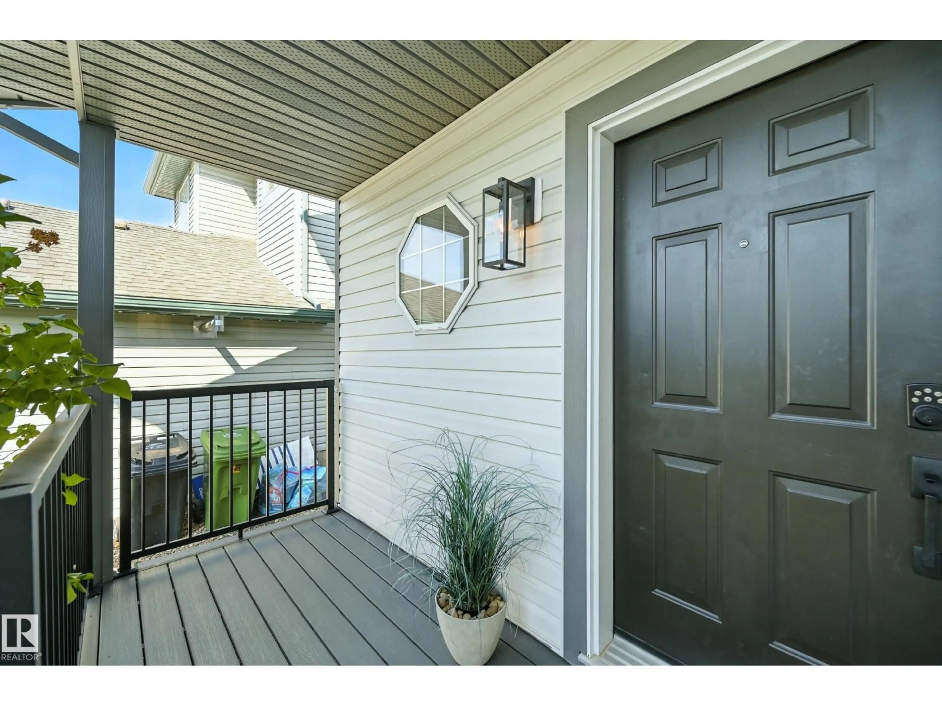 Indoor entryway for 30 WESTWOOD LN, Fort Saskatchewan Alberta T8L4N6