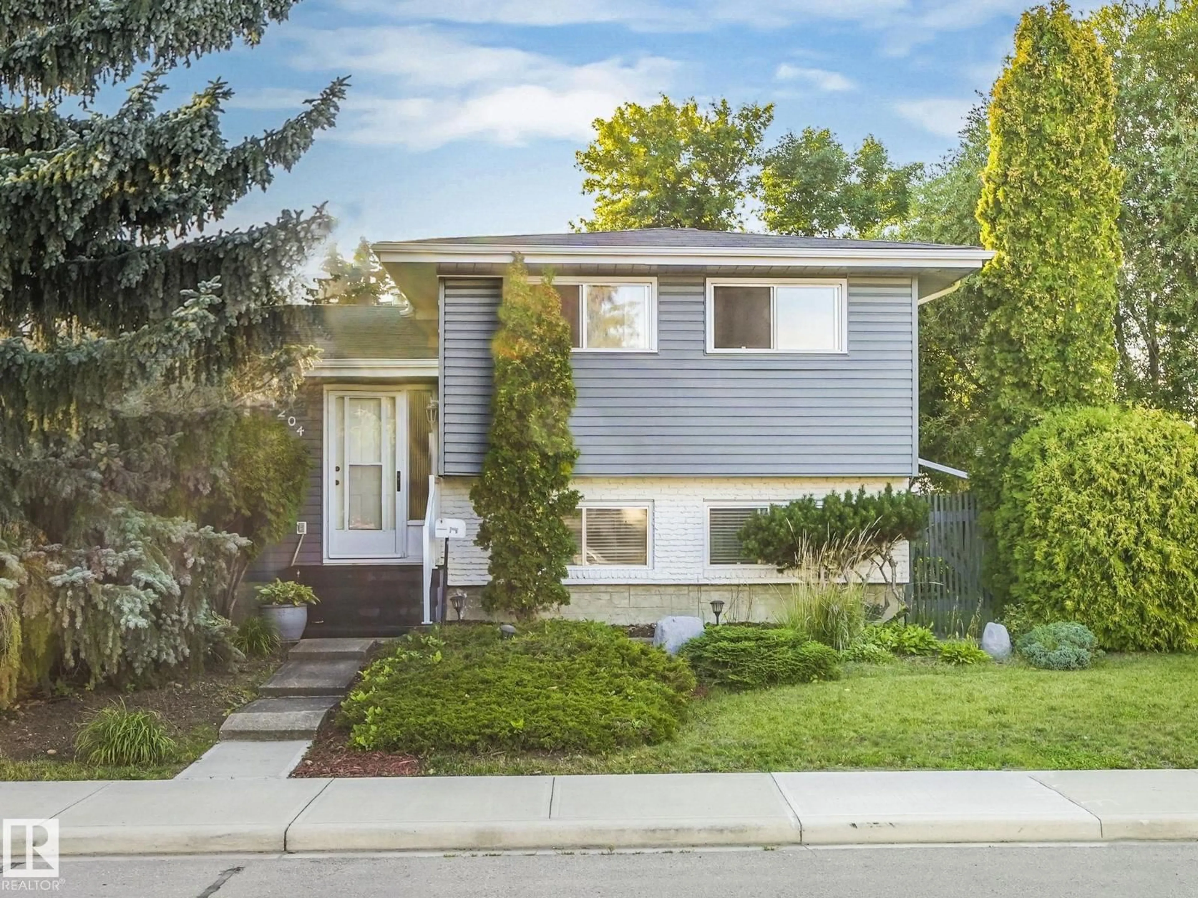 Home with vinyl exterior material, street for NW - 4204 117 ST, Edmonton Alberta T6J1T7