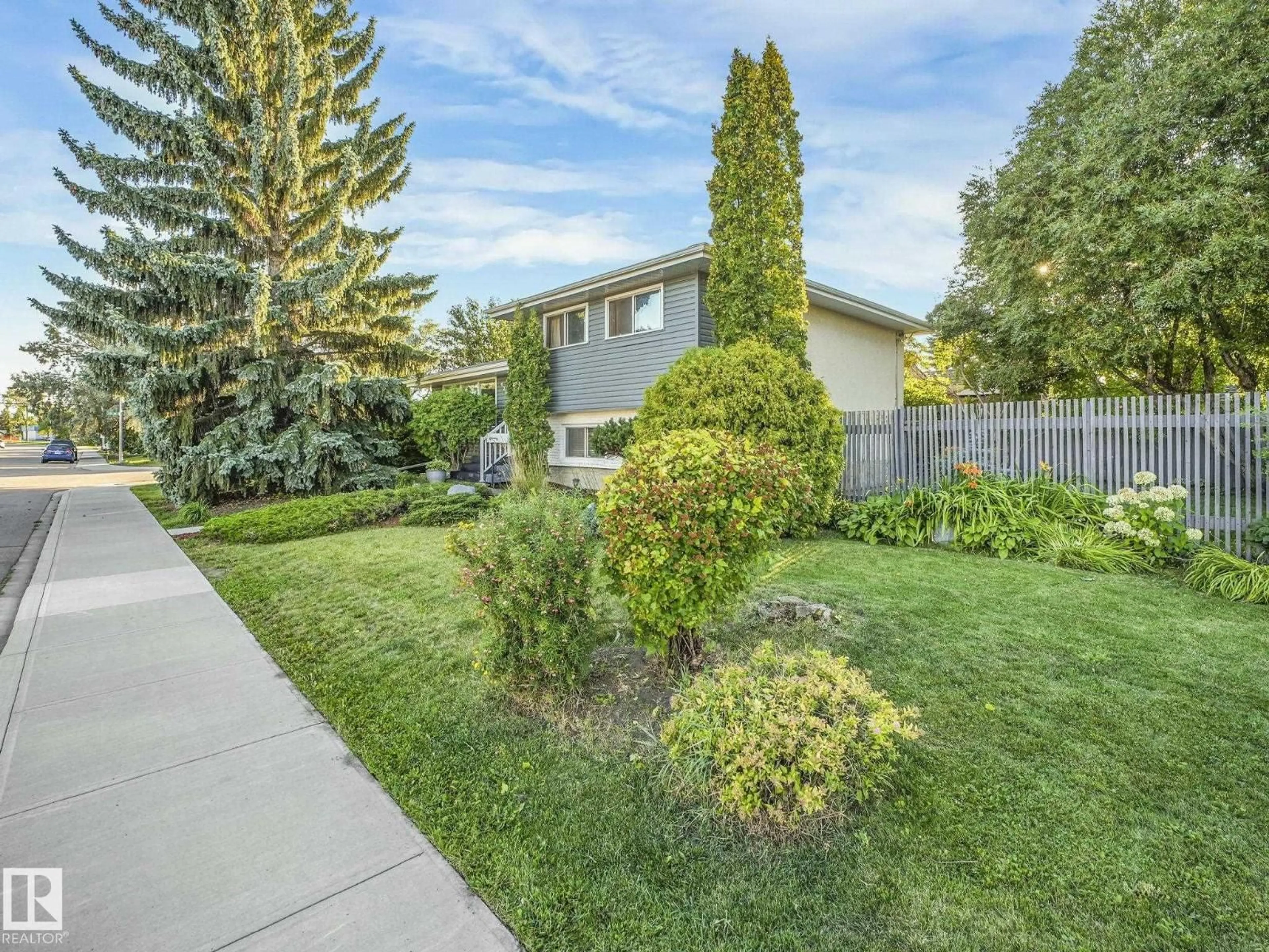 Unknown for NW - 4204 117 ST, Edmonton Alberta T6J1T7