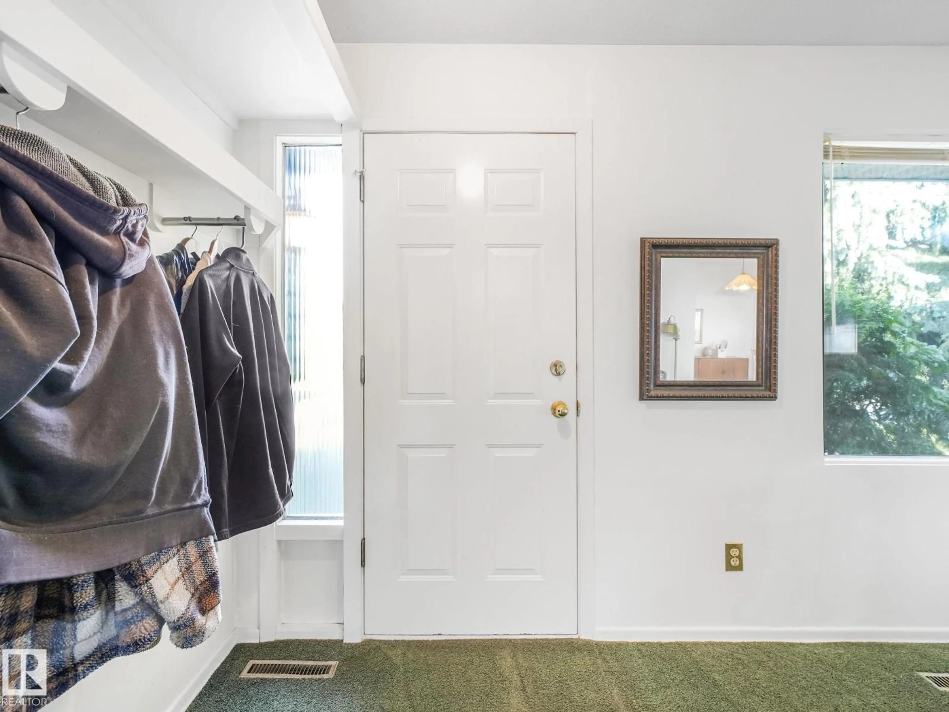 Indoor entryway for NW - 4204 117 ST, Edmonton Alberta T6J1T7