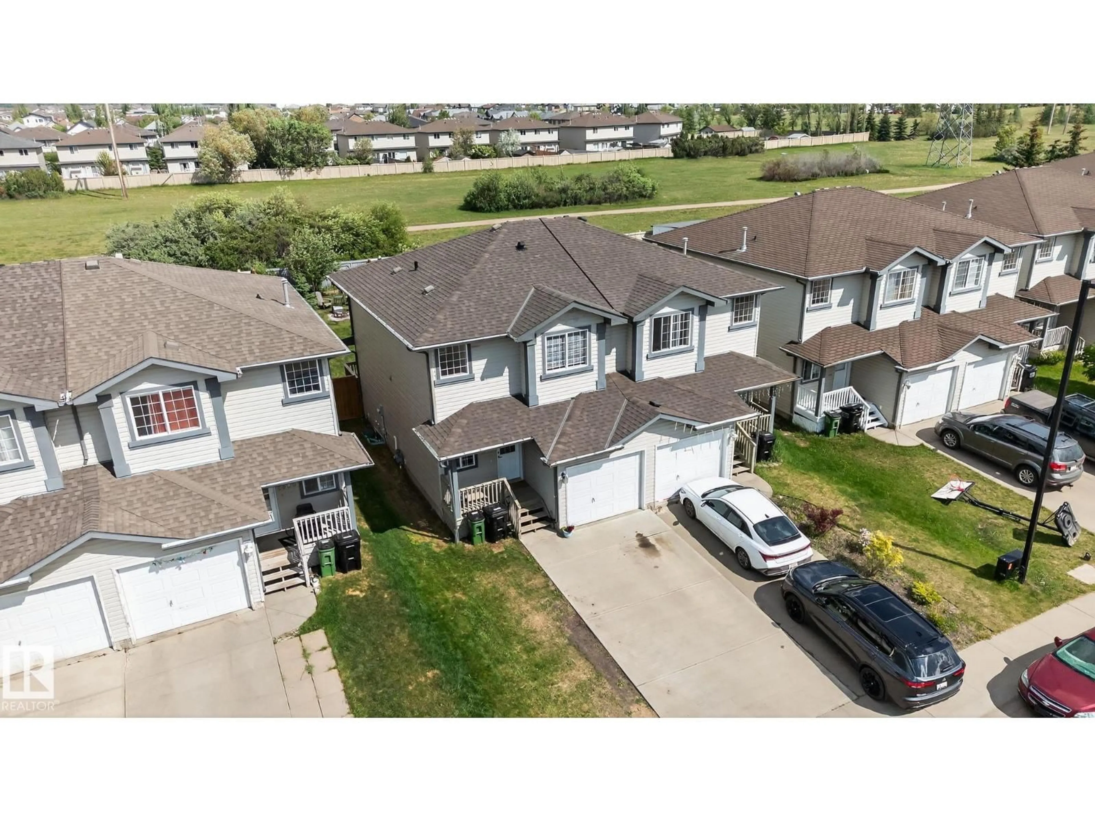 A pic from outside/outdoor area/front of a property/back of a property/a pic from drone, street for 2903 30 ST, Edmonton Alberta T6T1V3