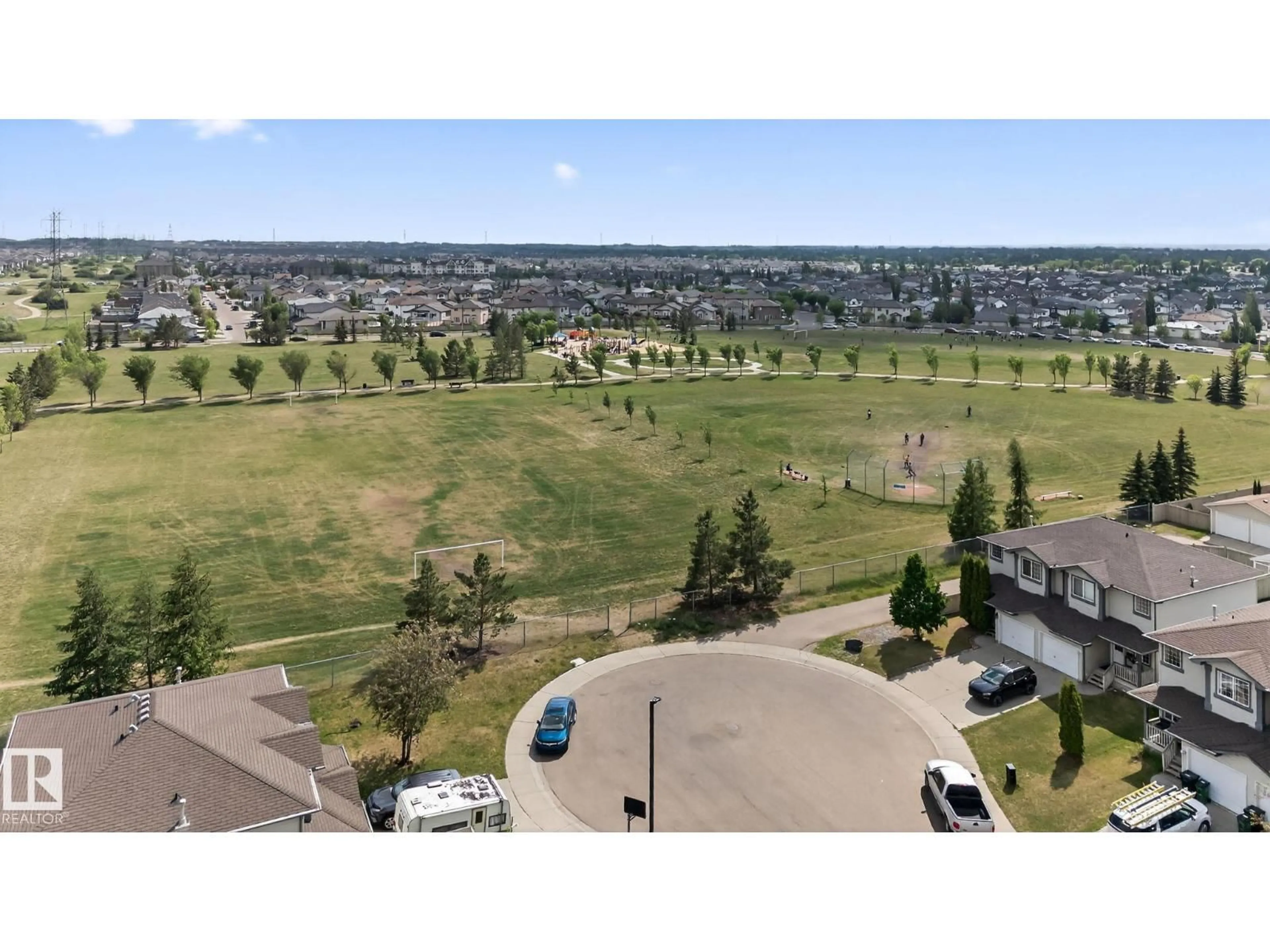 A pic from outside/outdoor area/front of a property/back of a property/a pic from drone, unknown for 2903 30 ST, Edmonton Alberta T6T1V3