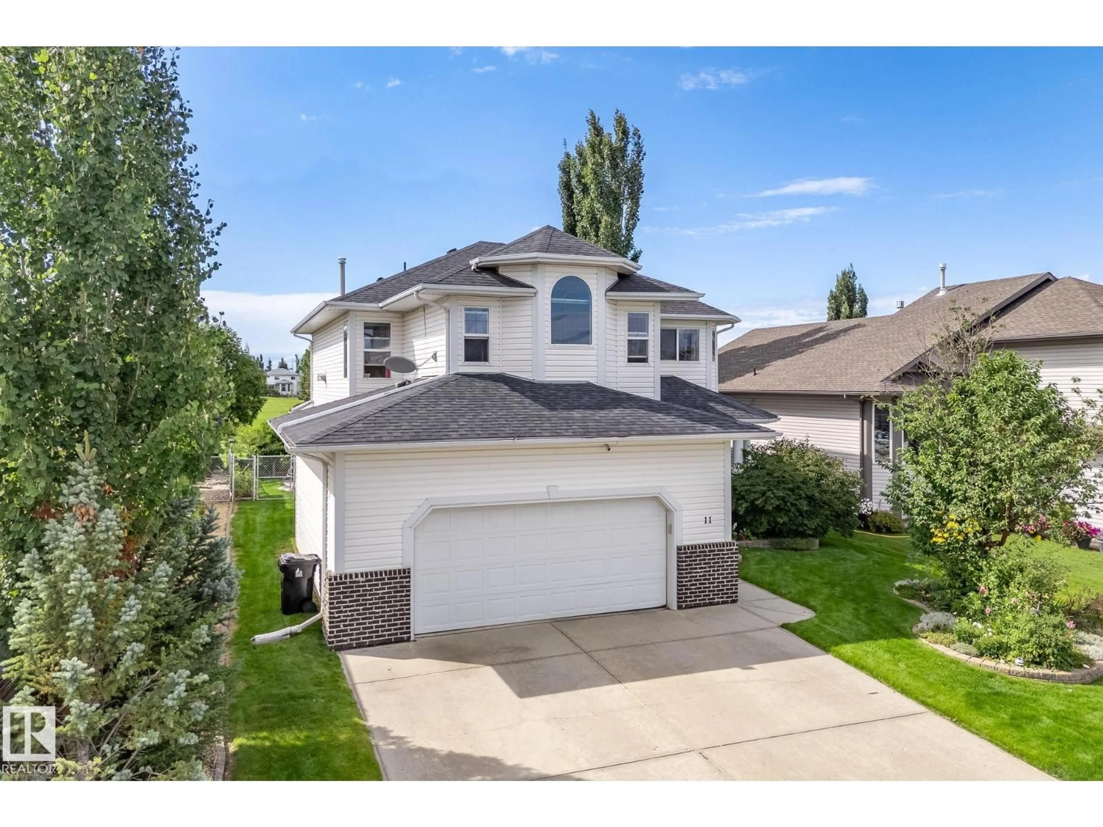 A pic from outside/outdoor area/front of a property/back of a property/a pic from drone, street for 11 LINKSIDE WY, Spruce Grove Alberta T7X4H7