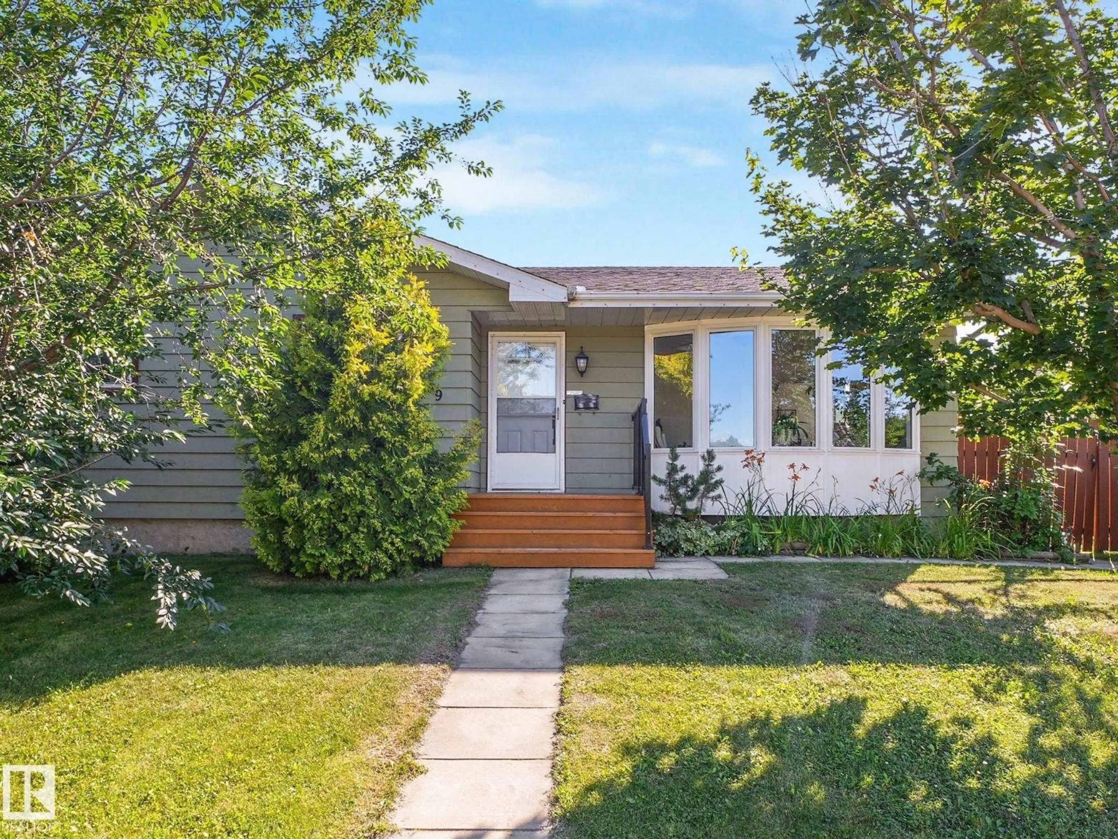 Home with vinyl exterior material, street for 119 WILLOW DR, Wetaskiwin Alberta T9A2S5