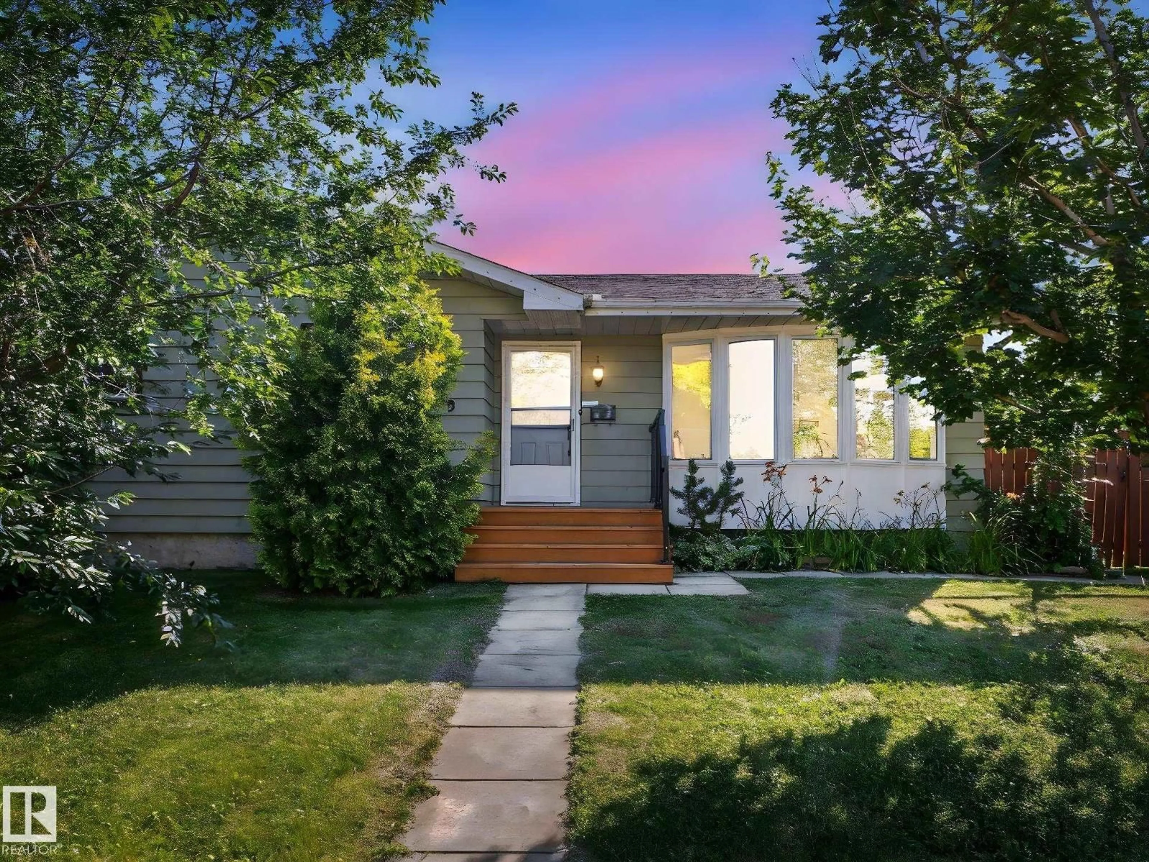 Home with vinyl exterior material, street for 119 WILLOW DR, Wetaskiwin Alberta T9A2S5