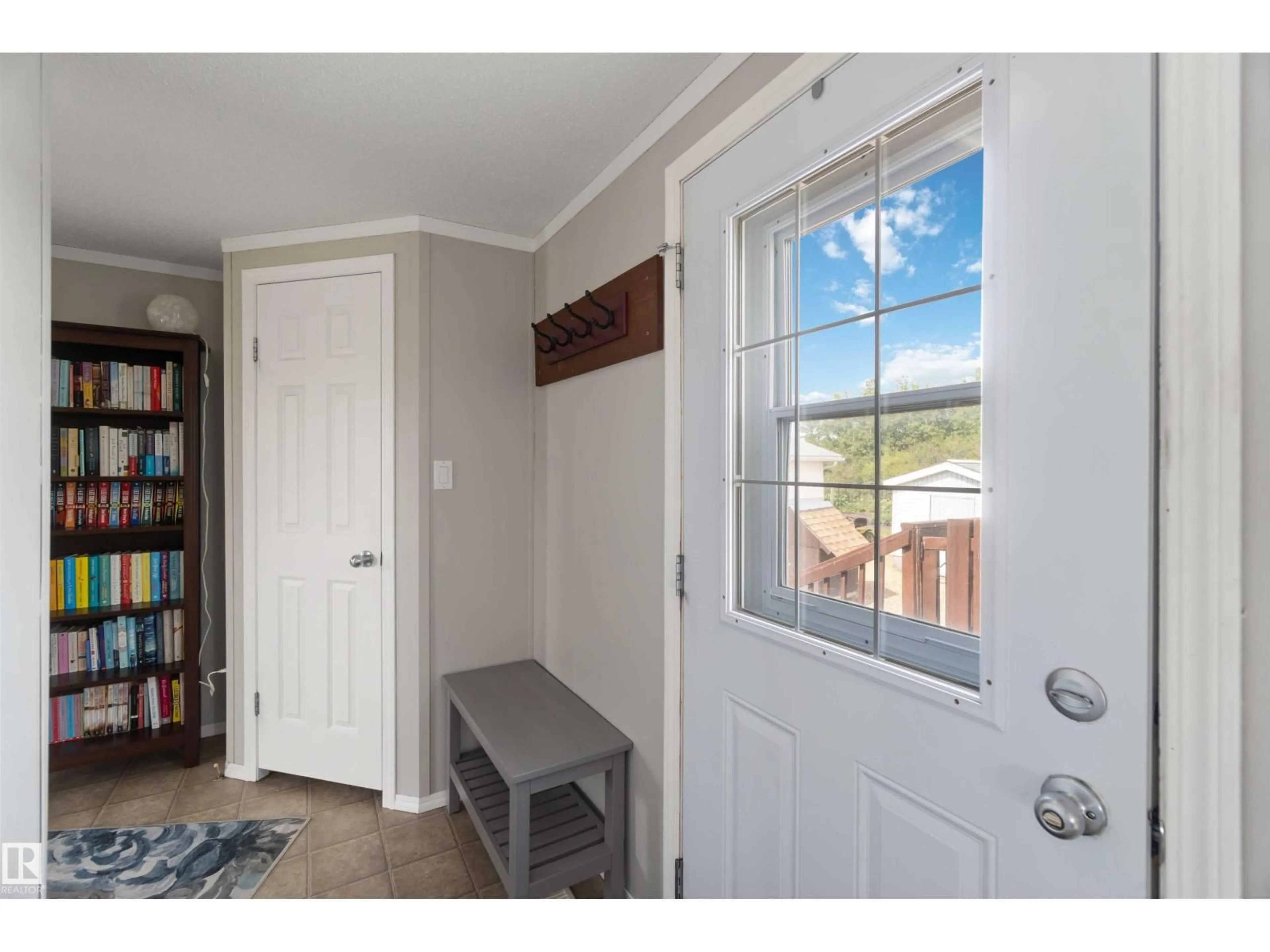 Indoor entryway for 55123 HWY 44, Rural Sturgeon County Alberta T8T0K5