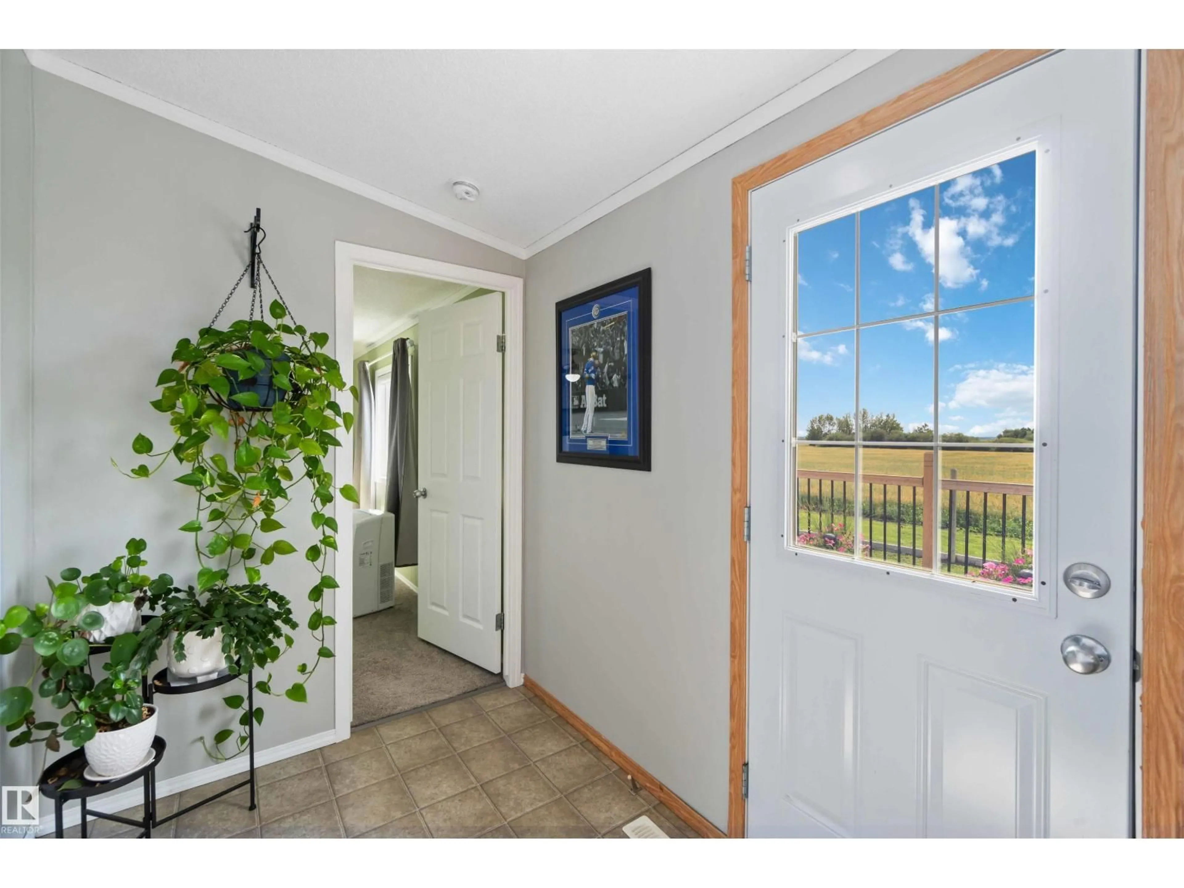 Indoor entryway for 55123 HWY 44, Rural Sturgeon County Alberta T8T0K5