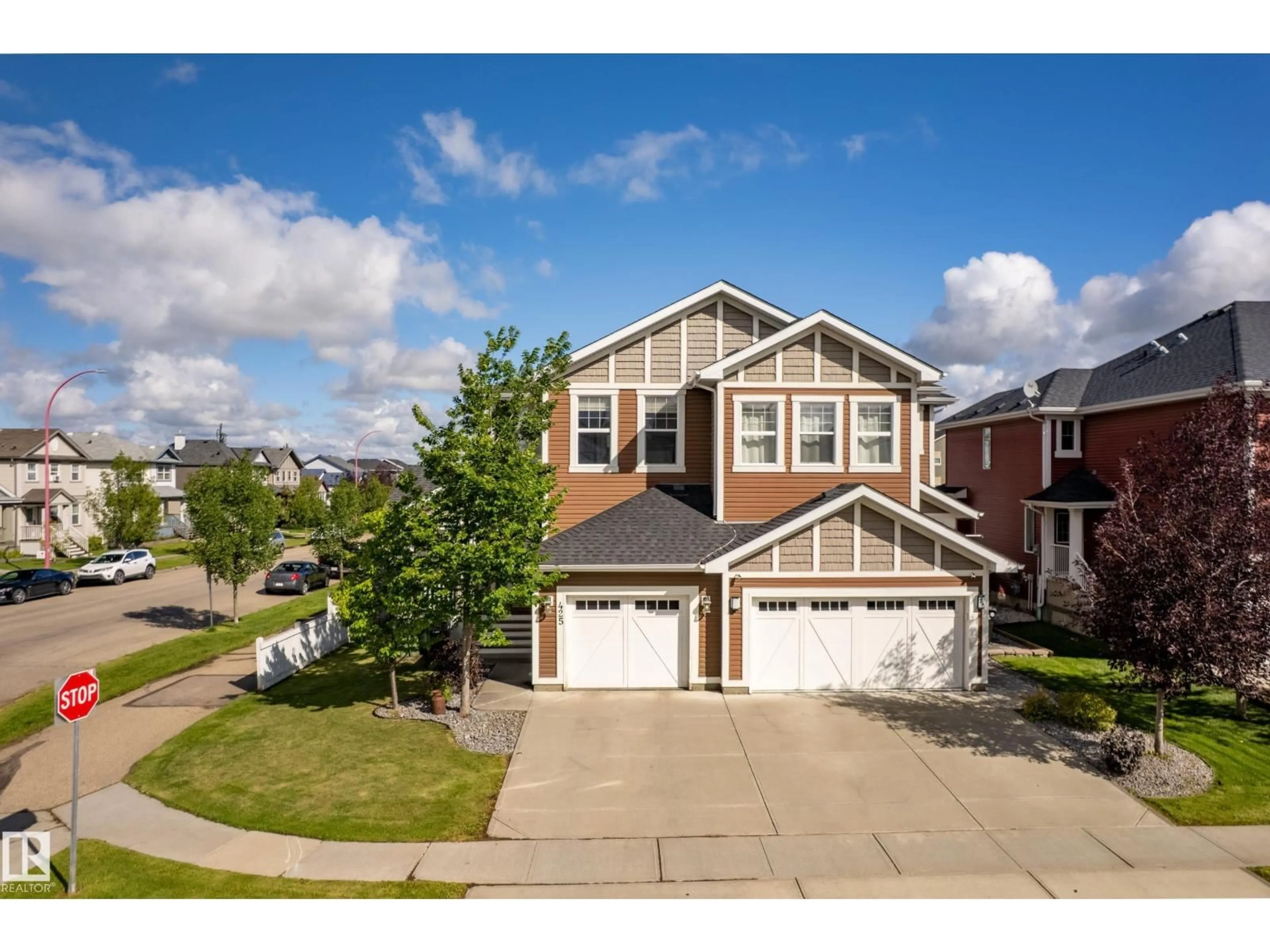 A pic from outside/outdoor area/front of a property/back of a property/a pic from drone, street for 425 SIMMONDS WY, Leduc Alberta T9E0E6