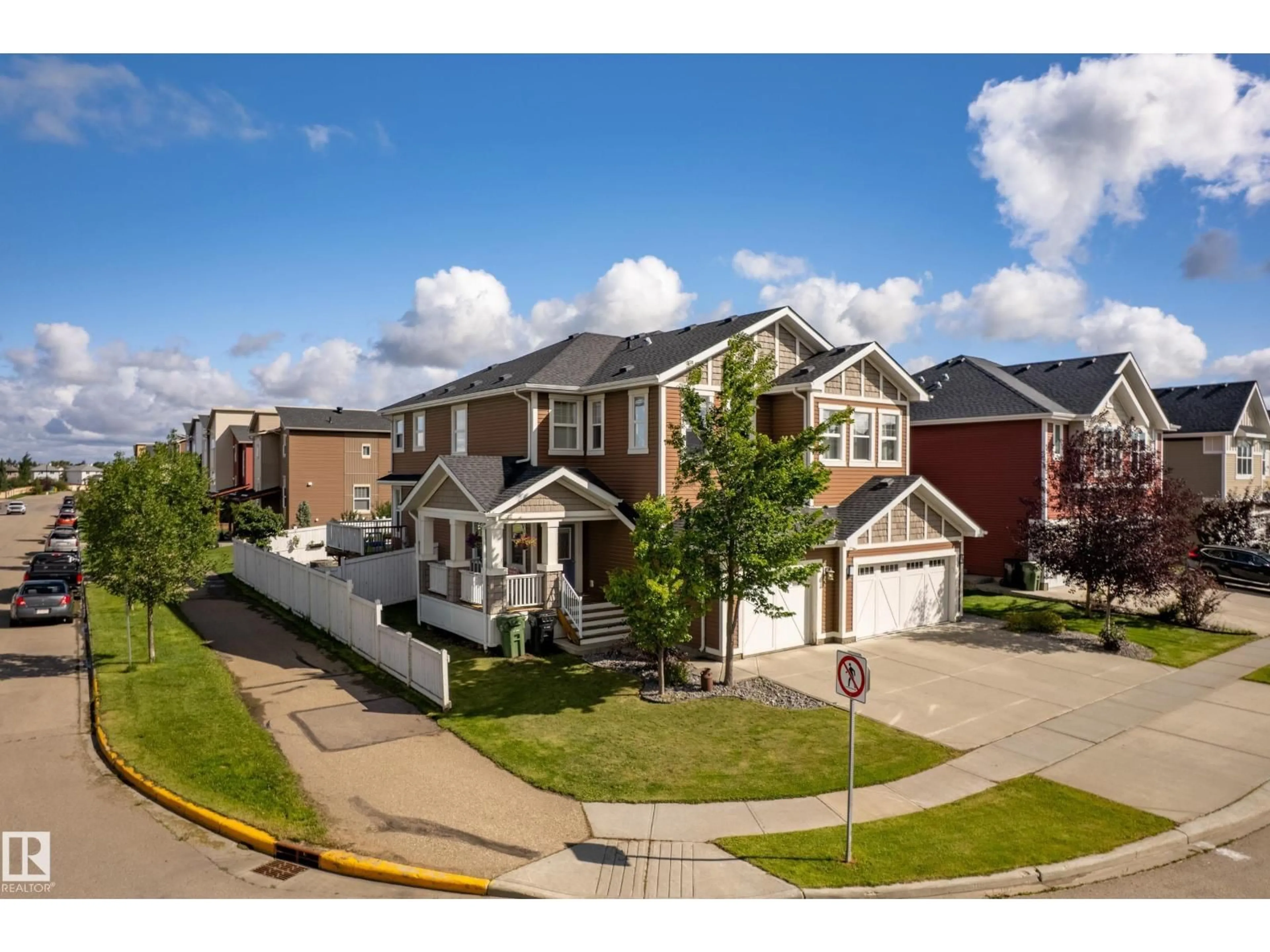 A pic from outside/outdoor area/front of a property/back of a property/a pic from drone, street for 425 SIMMONDS WY, Leduc Alberta T9E0E6