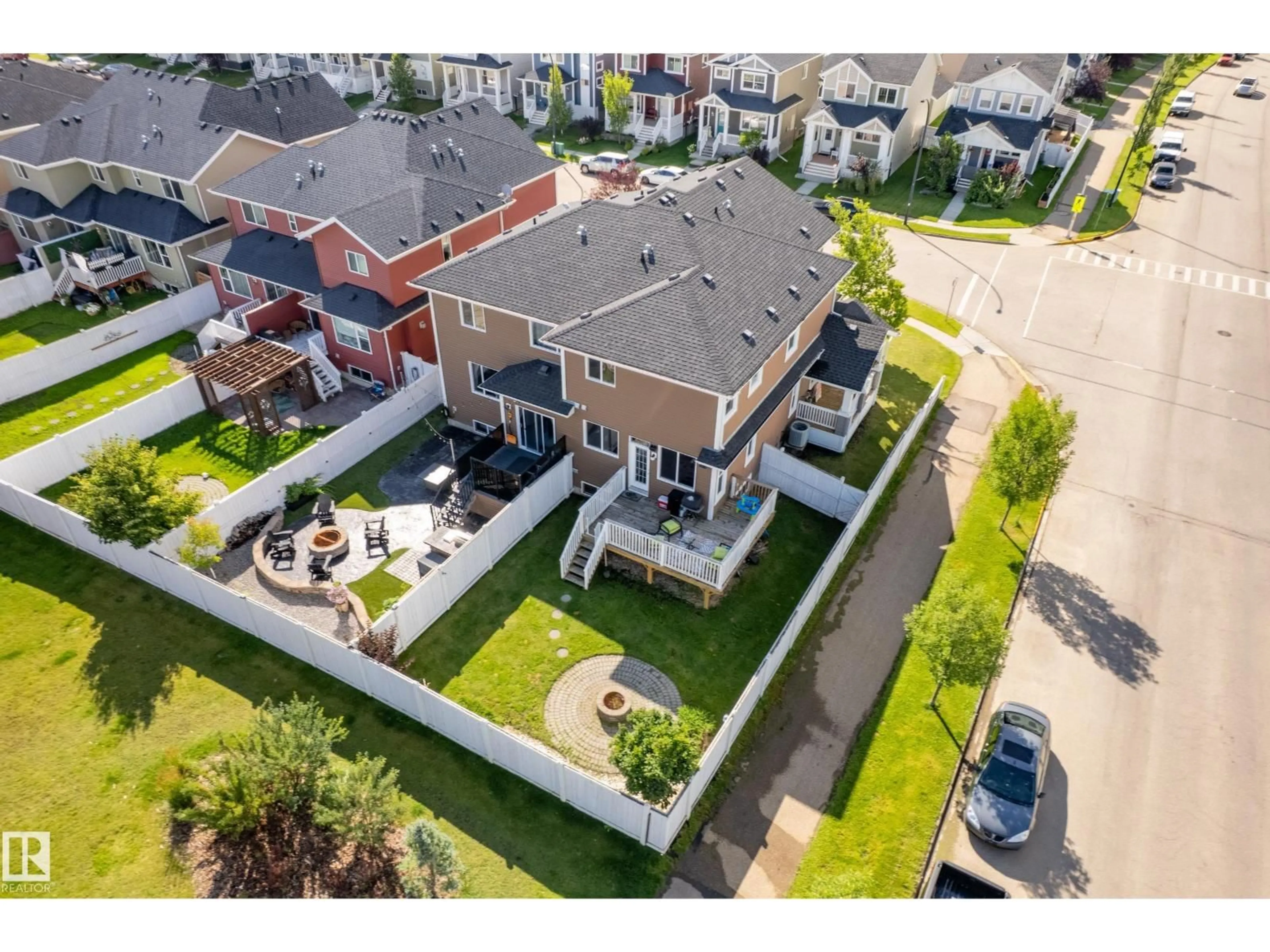 A pic from outside/outdoor area/front of a property/back of a property/a pic from drone, street for 425 SIMMONDS WY, Leduc Alberta T9E0E6