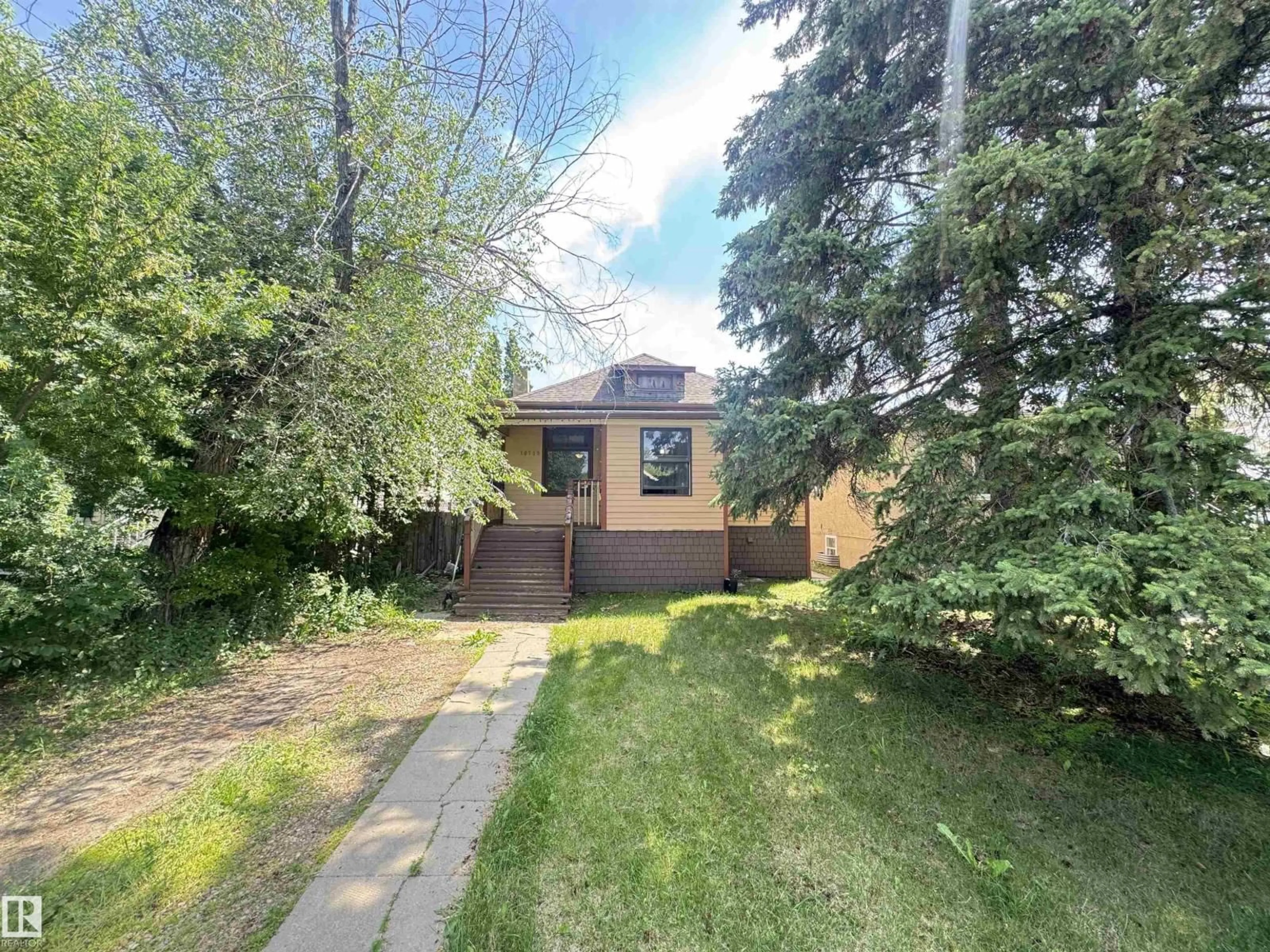 Unknown for 10719 74 AV, Edmonton Alberta T6E1G7