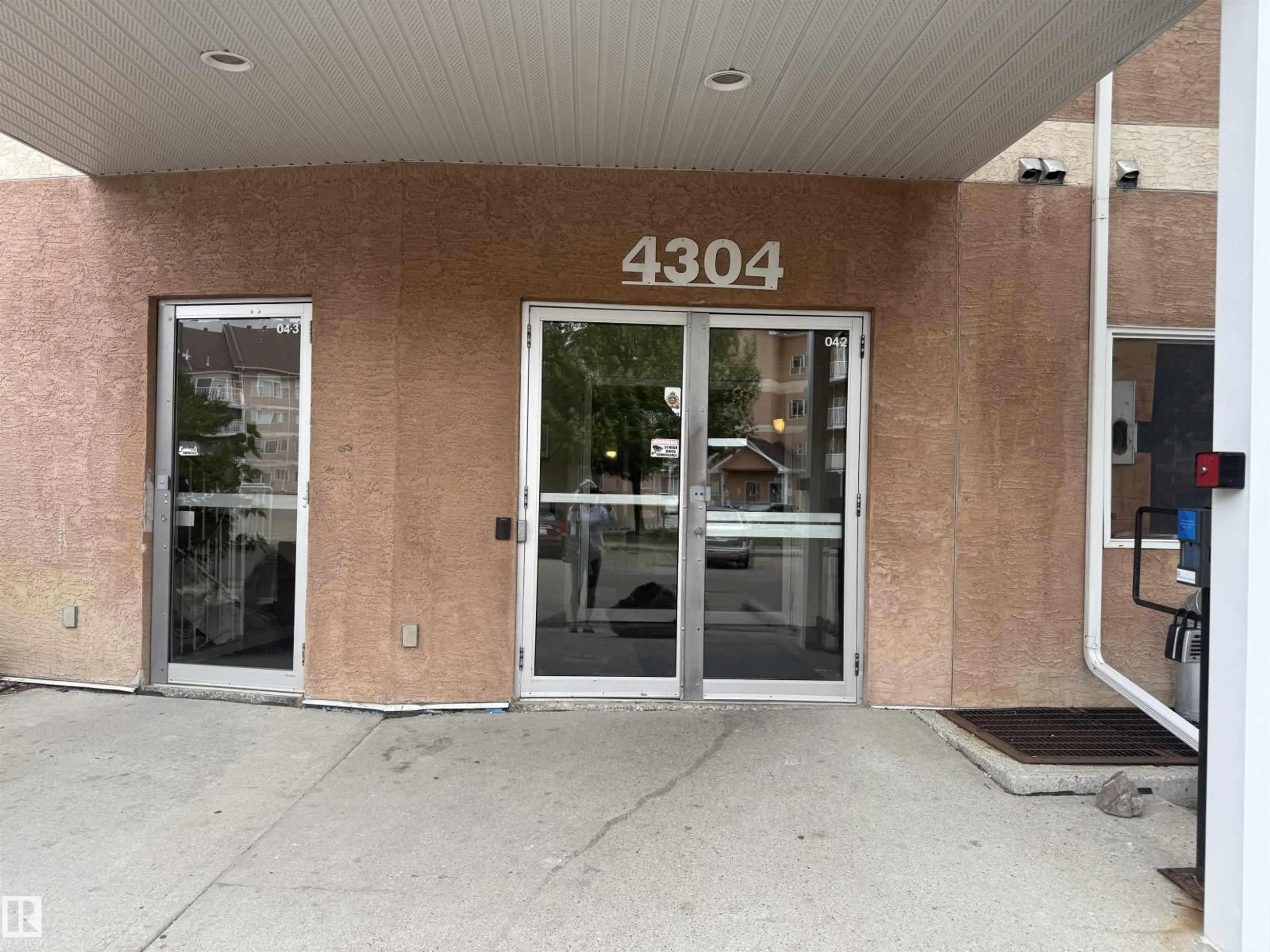 Indoor foyer for #322 - 4304 139 AV, Edmonton Alberta T5Y0H6