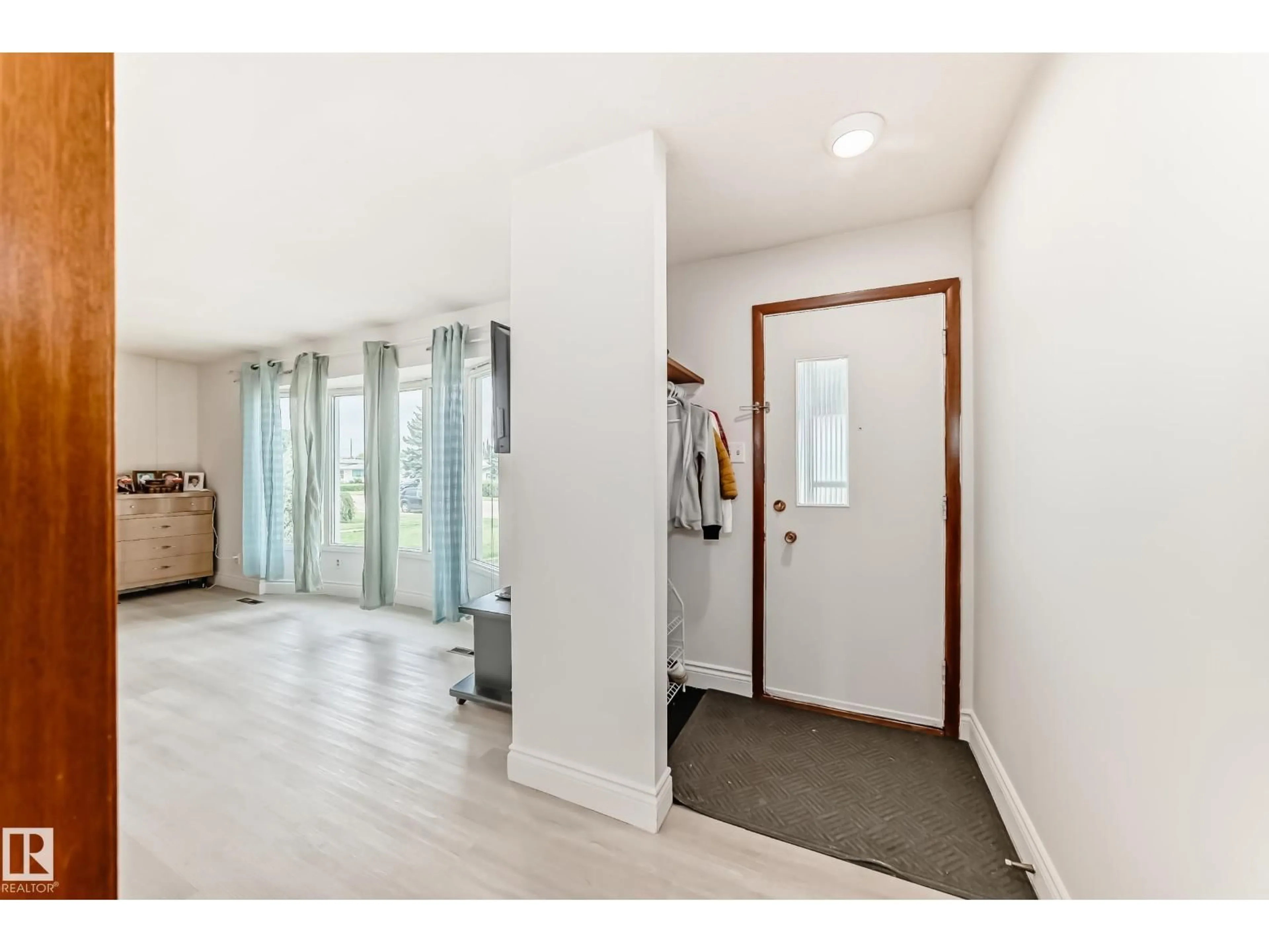 Indoor entryway for NW - 13232 115 ST, Edmonton Alberta T5E5G6