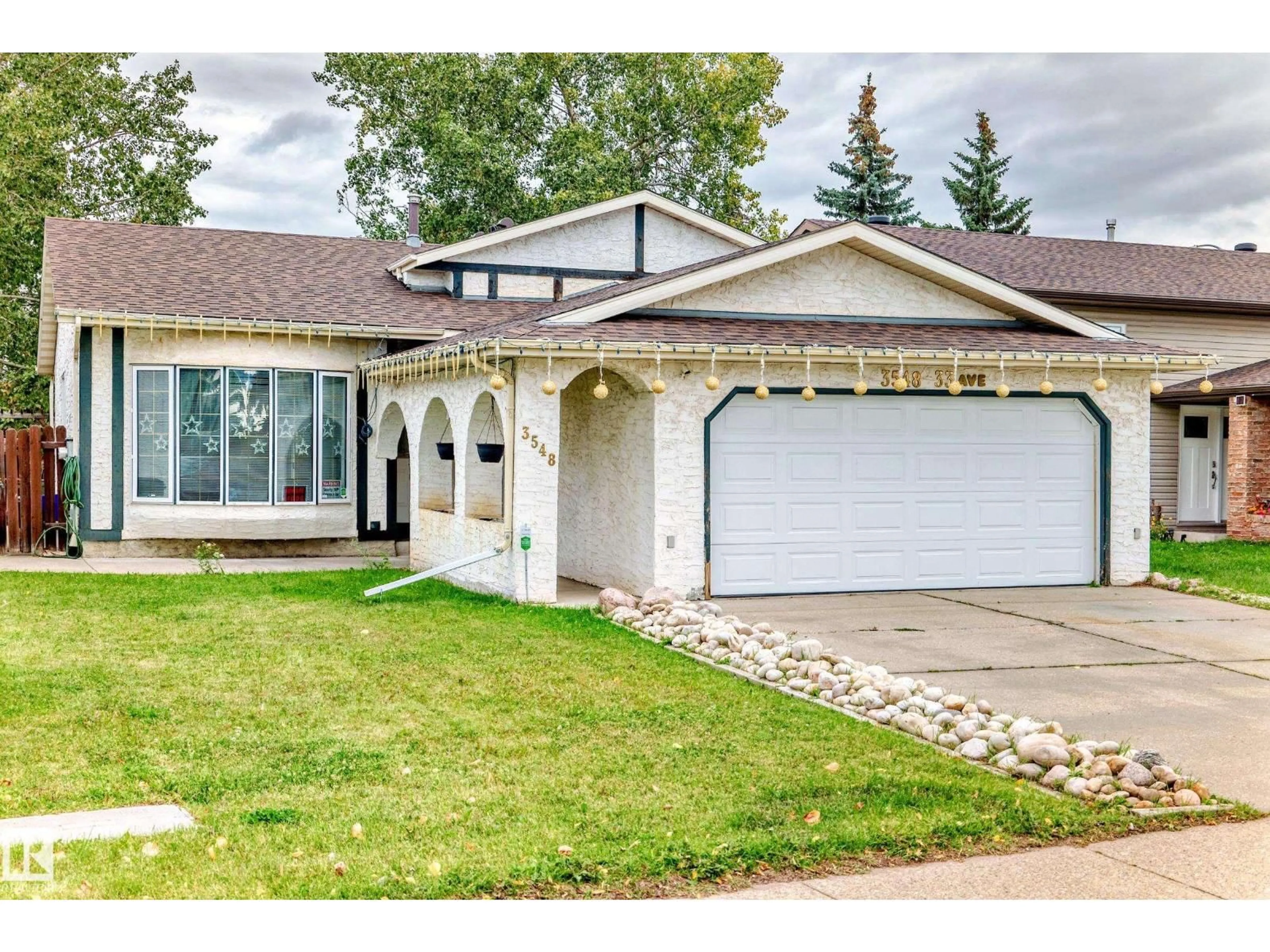 Home with vinyl exterior material, street for 3548 33 AV, Edmonton Alberta T6L5G6