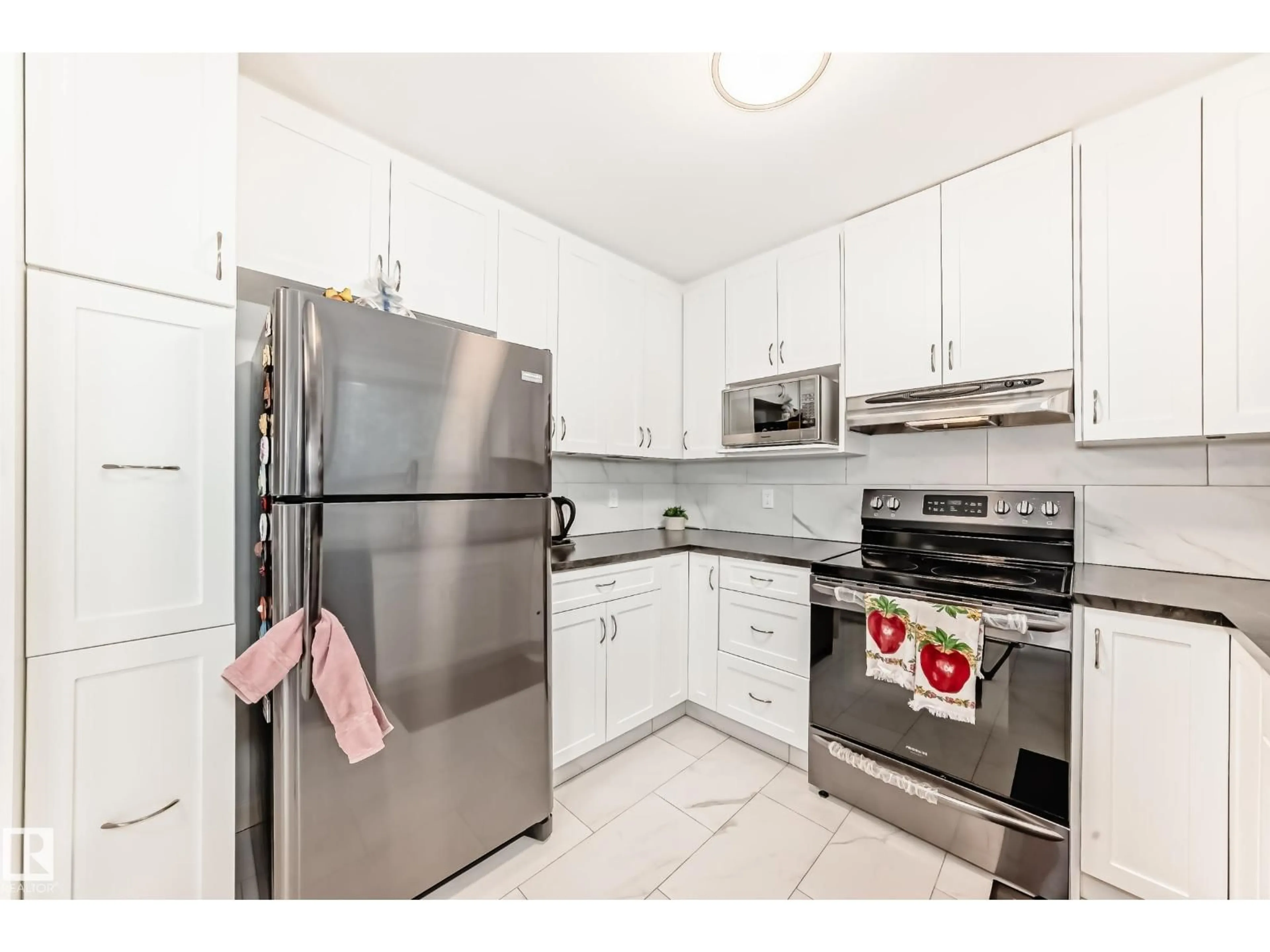 Standard kitchen, unknown for 3548 33 AV, Edmonton Alberta T6L5G6
