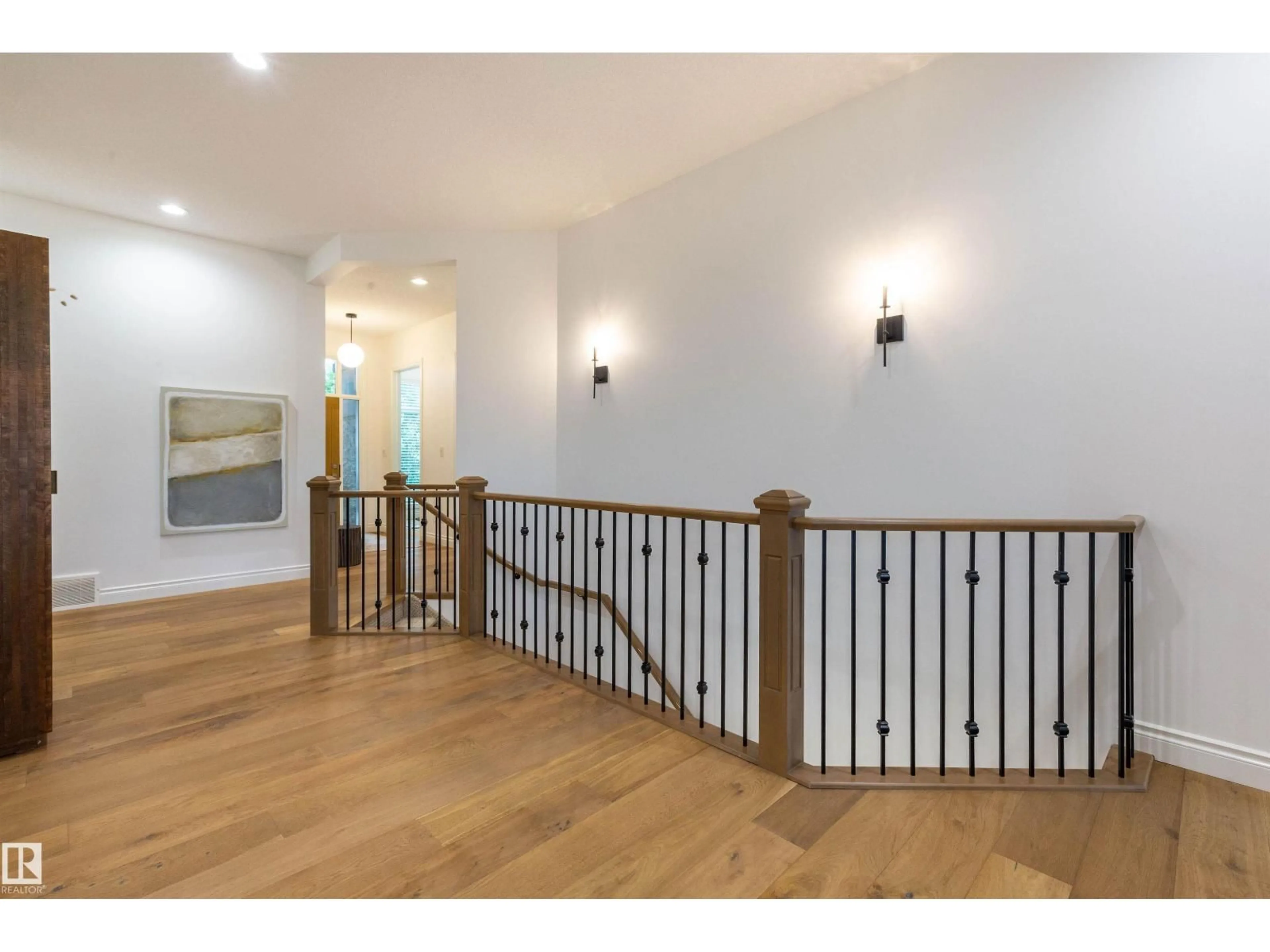 Indoor foyer for 908 WOOD PL, Edmonton Alberta T6W3G8