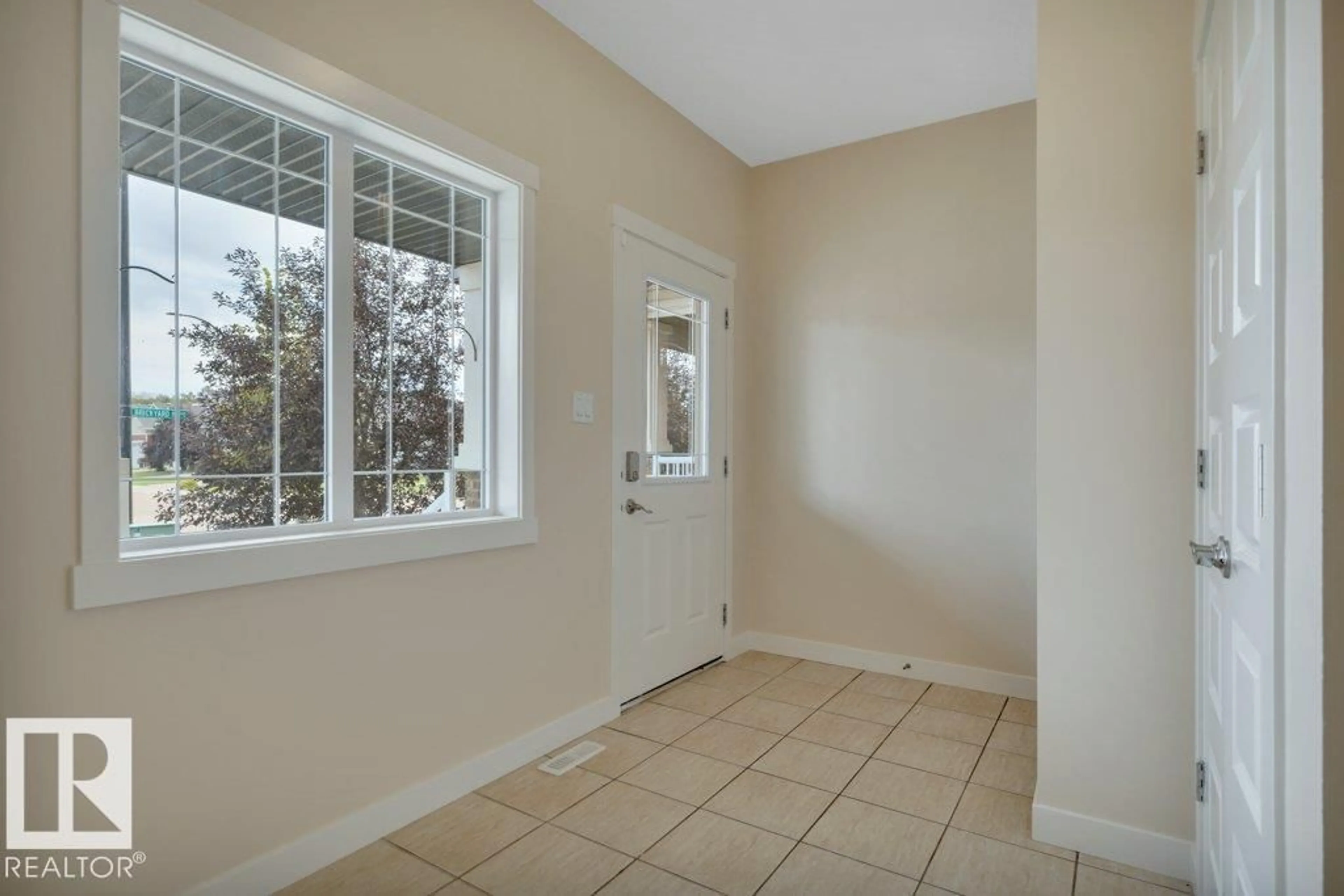 Indoor entryway for 13 BRICKYARD DR, Stony Plain Alberta T7Z0H9