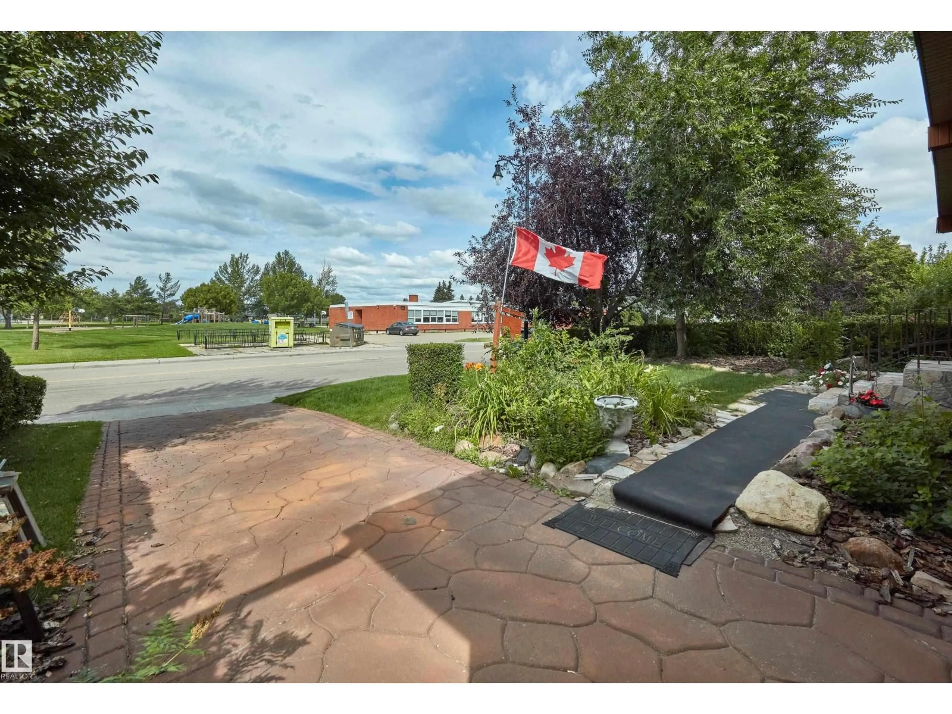 A pic from outside/outdoor area/front of a property/back of a property/a pic from drone, street for 11339 54 AV, Edmonton Alberta T6H0V5