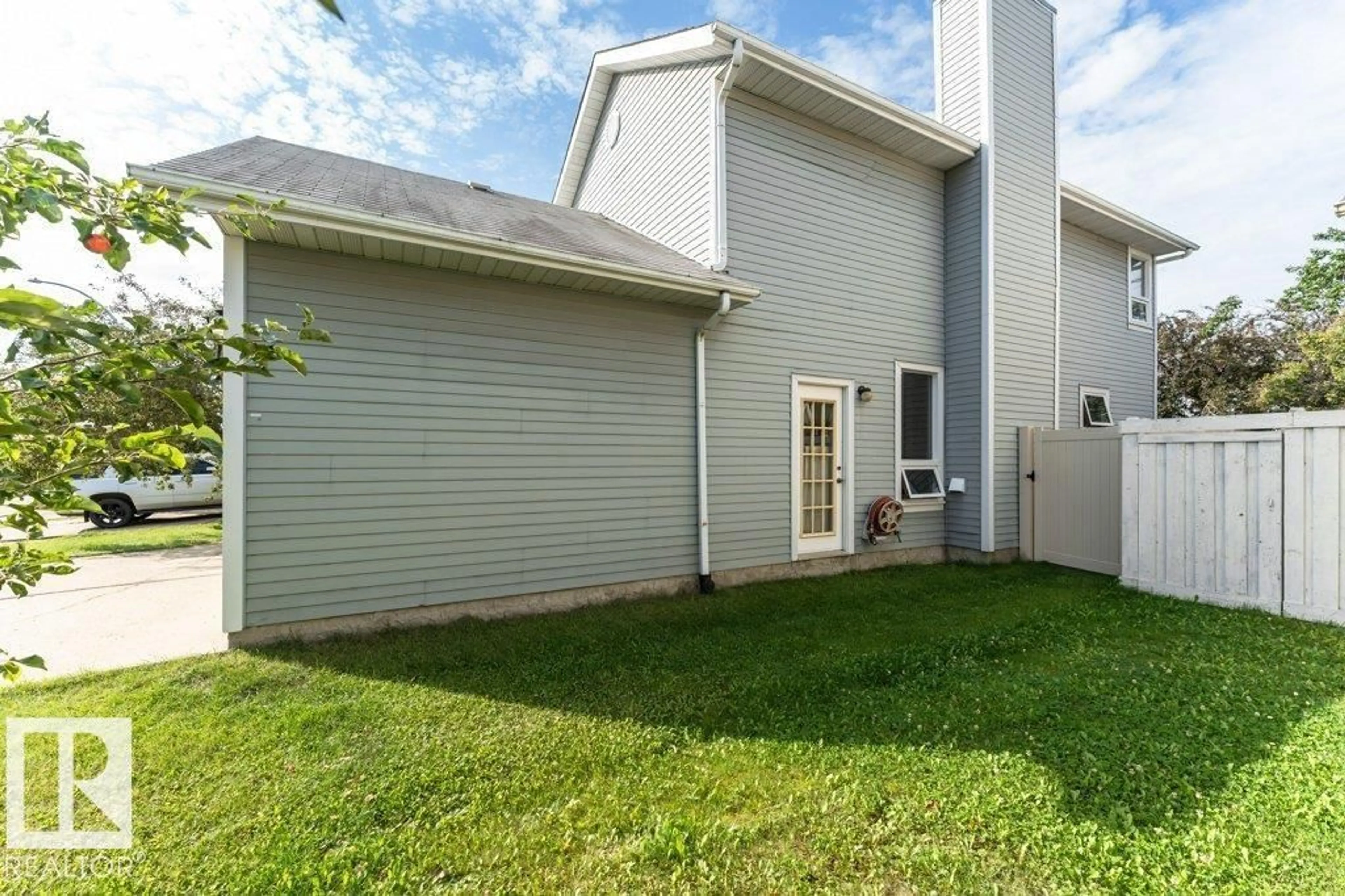 Home with vinyl exterior material, unknown for NW - 9308 176A ST, Edmonton Alberta T5T3G6