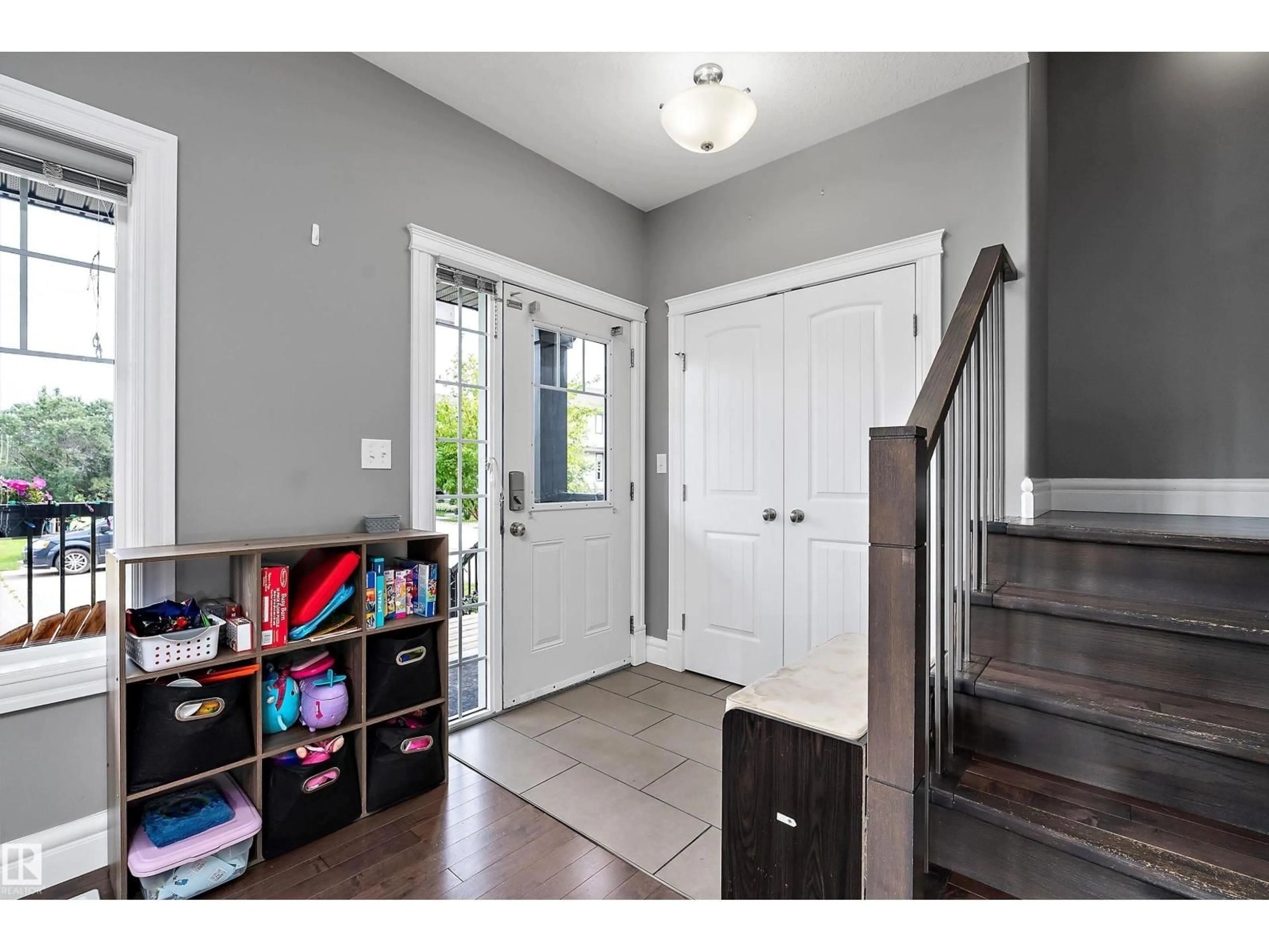 Indoor entryway for 210 SCHUBERT ST, Leduc Alberta T9E8R8