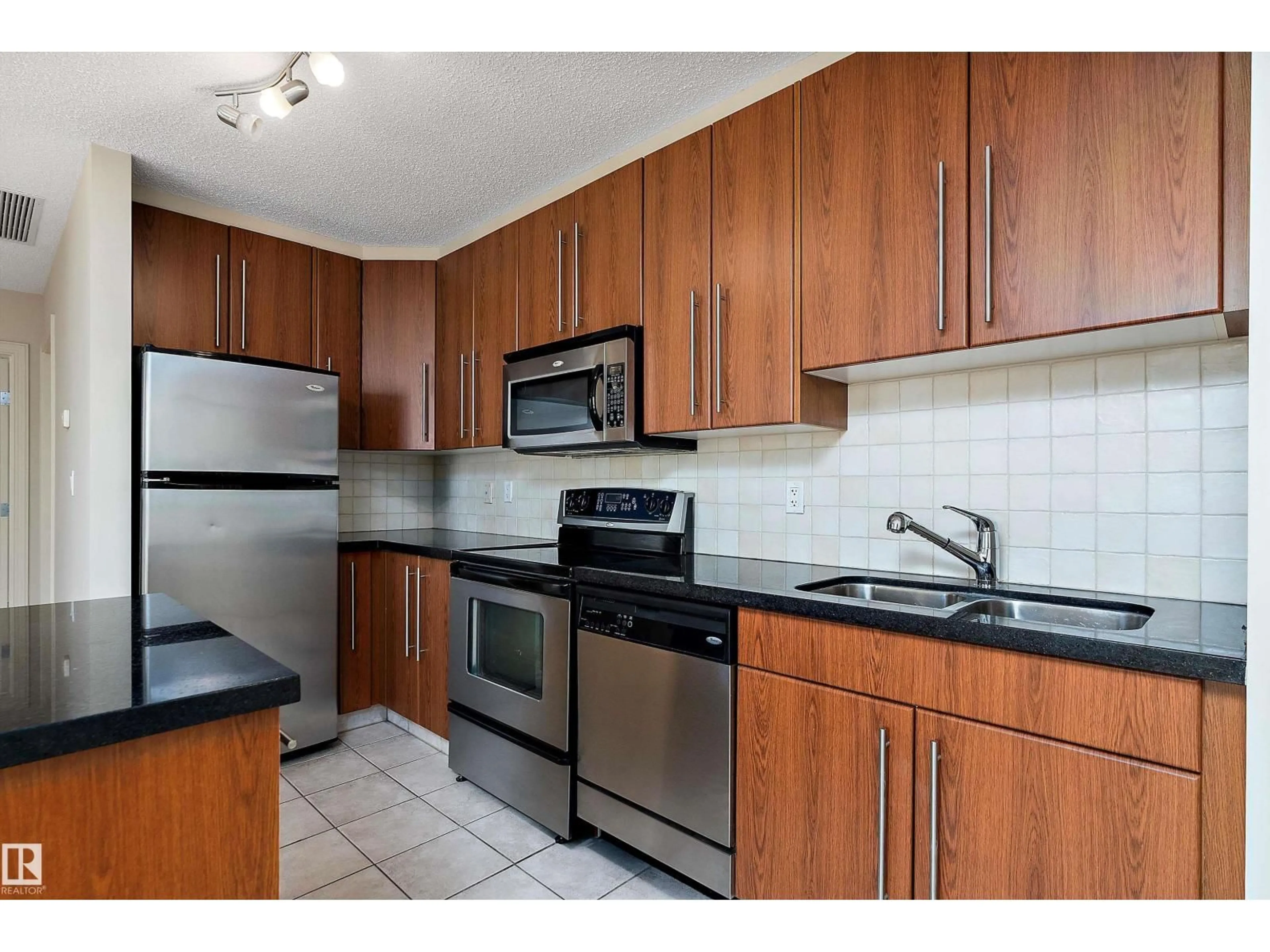 Standard kitchen, unknown for 1301 - 9819 104 ST, Edmonton Alberta T5K0Y8