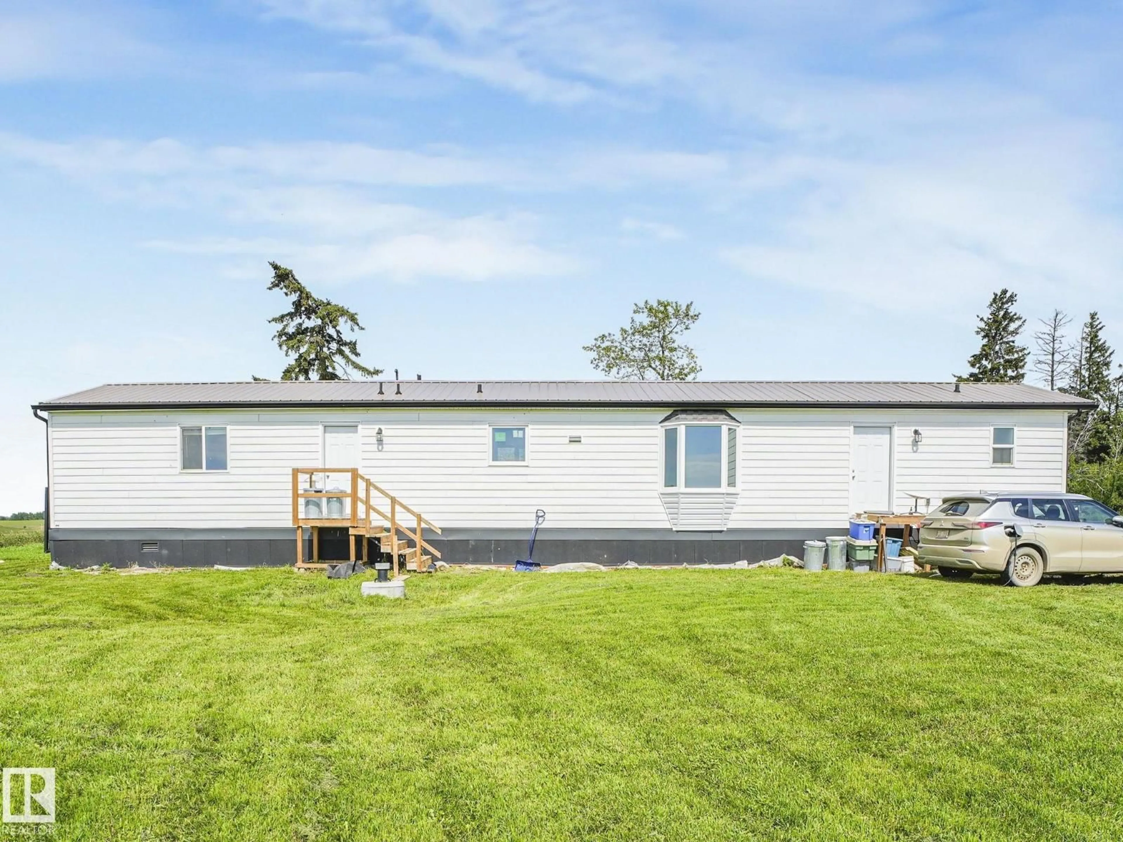 Home with vinyl exterior material, water/lake/river/ocean view for 56432 HWY 777, Rural Barrhead County Alberta T7N0L6