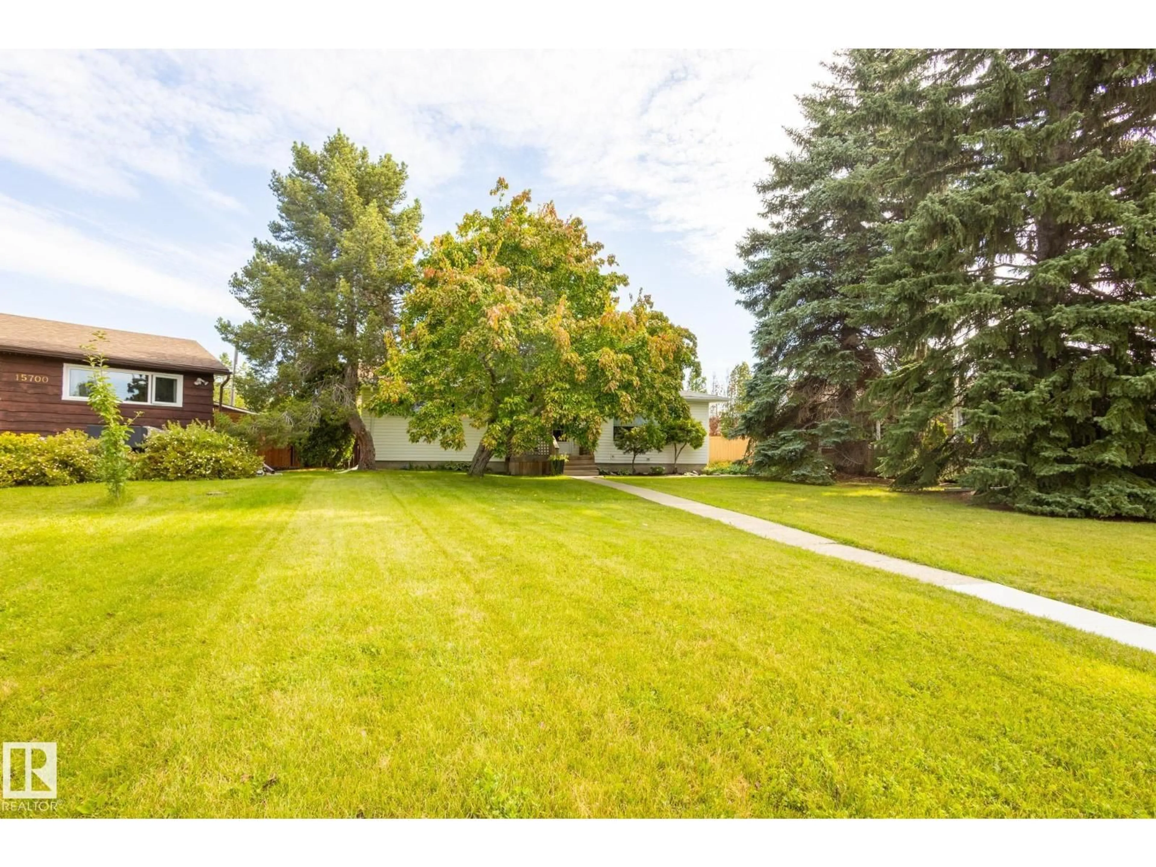 A pic from outside/outdoor area/front of a property/back of a property/a pic from drone, street for 9015 157 ST NW, Edmonton Alberta T5R2A6