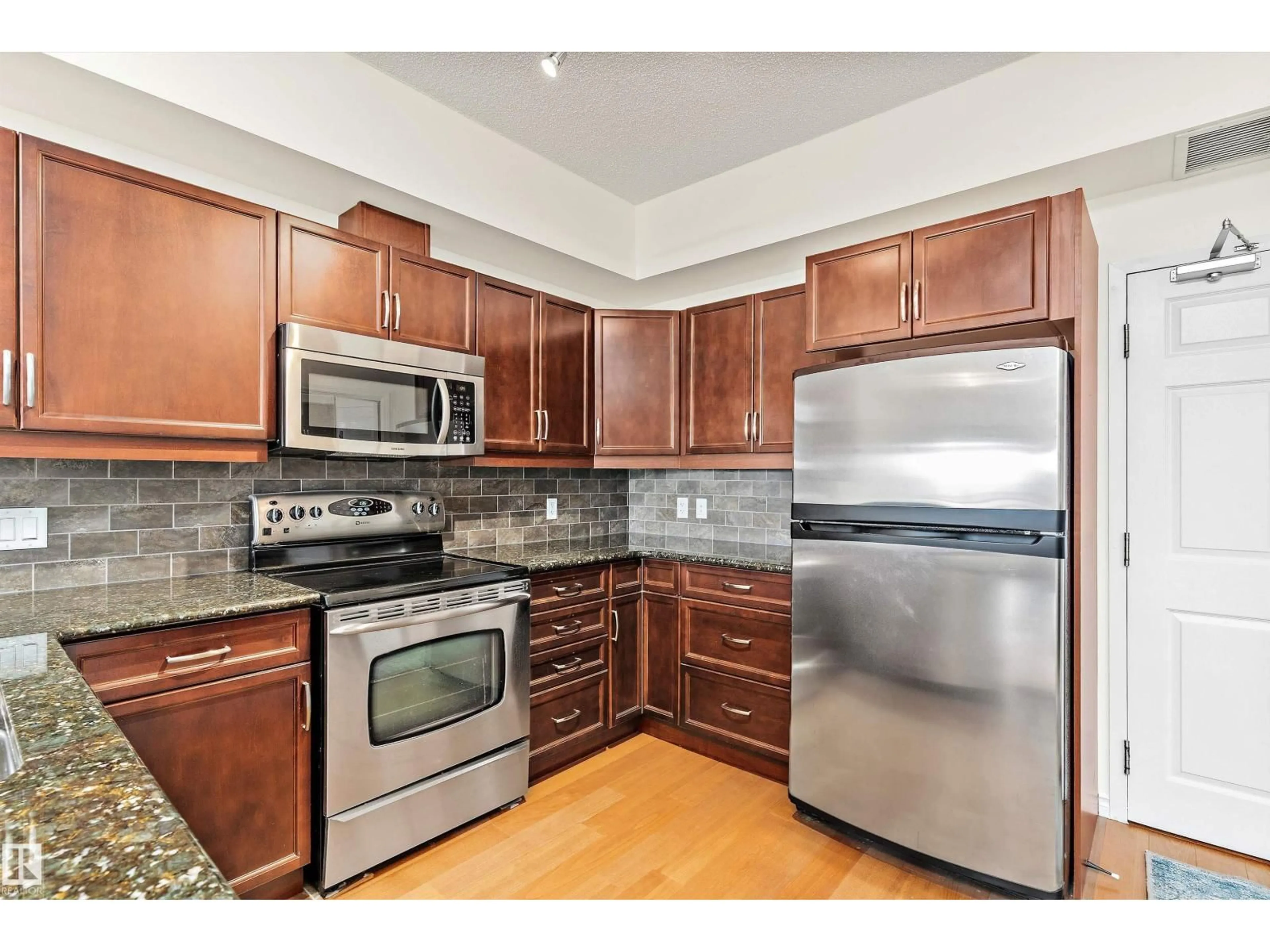 Standard kitchen, unknown for 702 - 10303 111 ST NW, Edmonton Alberta T5K0C6