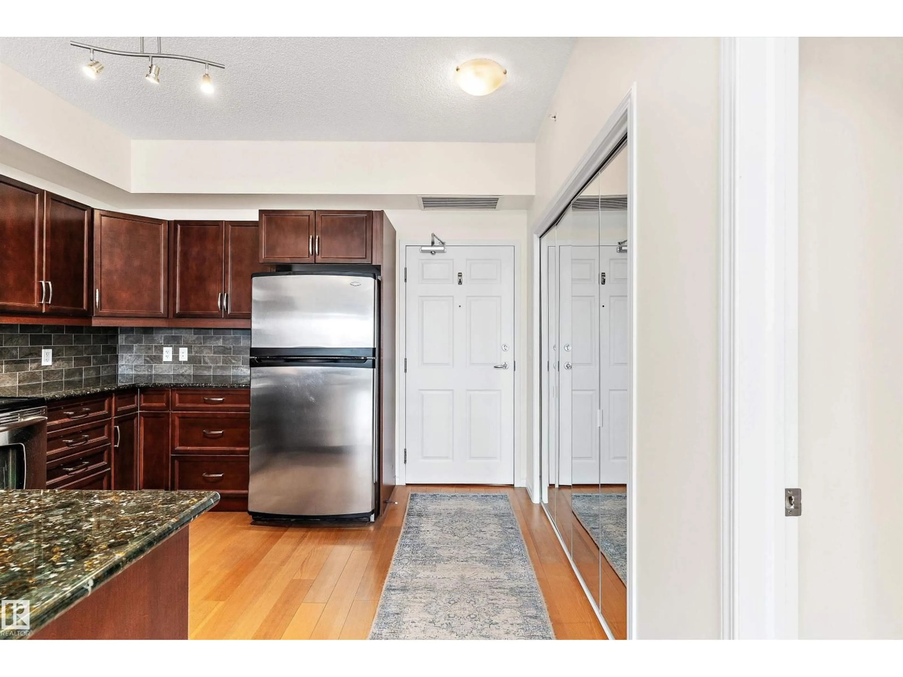 Standard kitchen, unknown for 702 - 10303 111 ST NW, Edmonton Alberta T5K0C6
