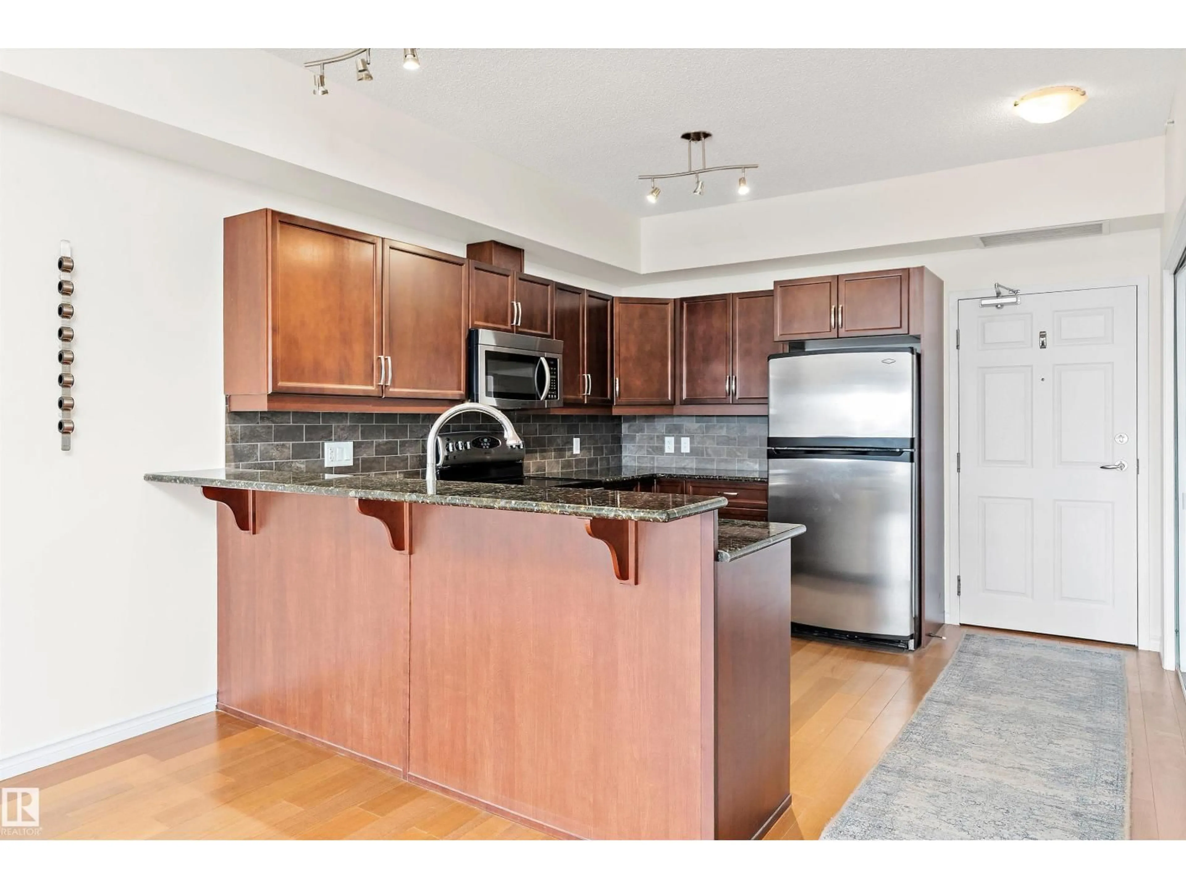 Standard kitchen, unknown for 702 - 10303 111 ST NW, Edmonton Alberta T5K0C6