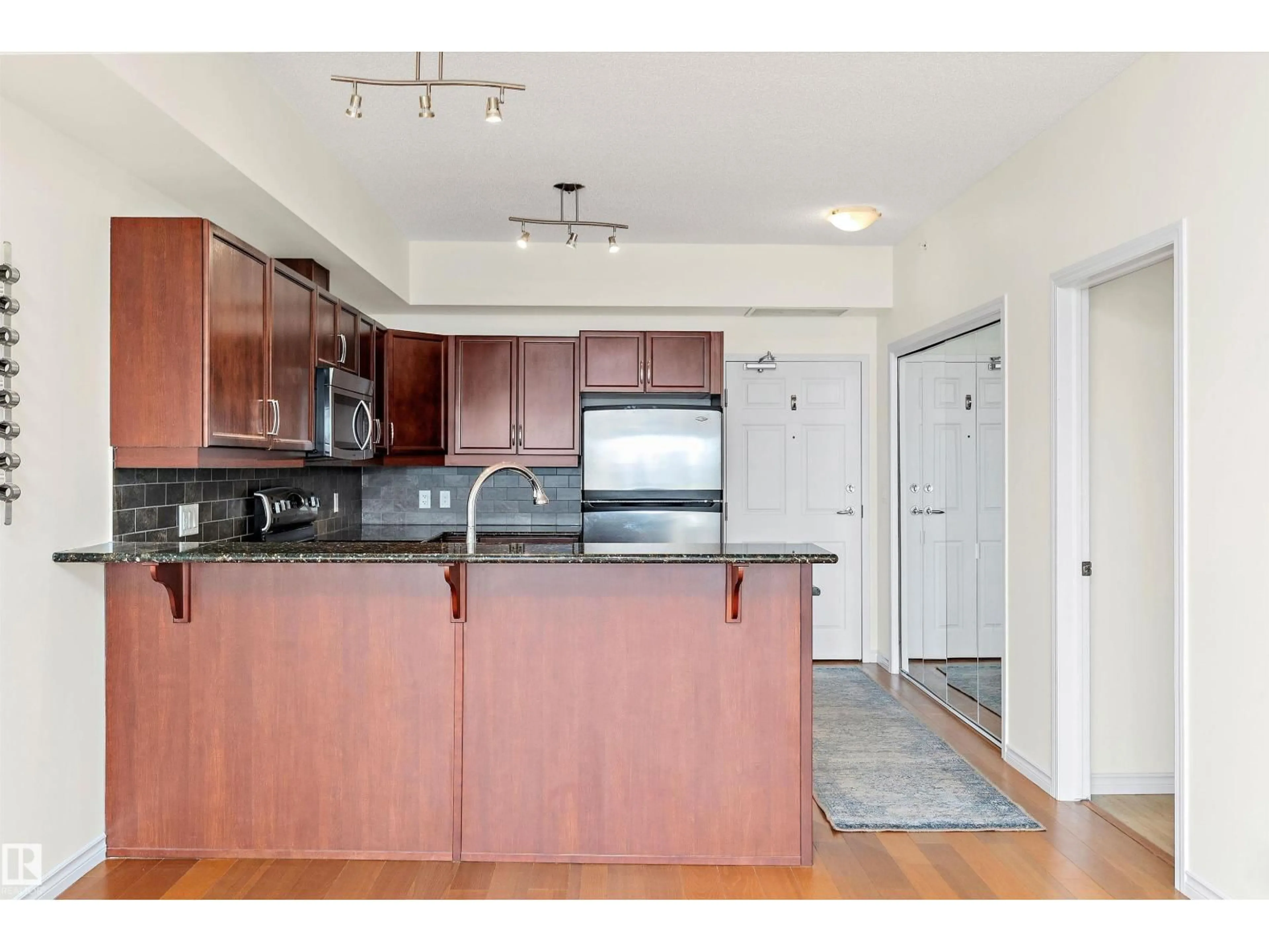 Standard kitchen, unknown for 702 - 10303 111 ST NW, Edmonton Alberta T5K0C6