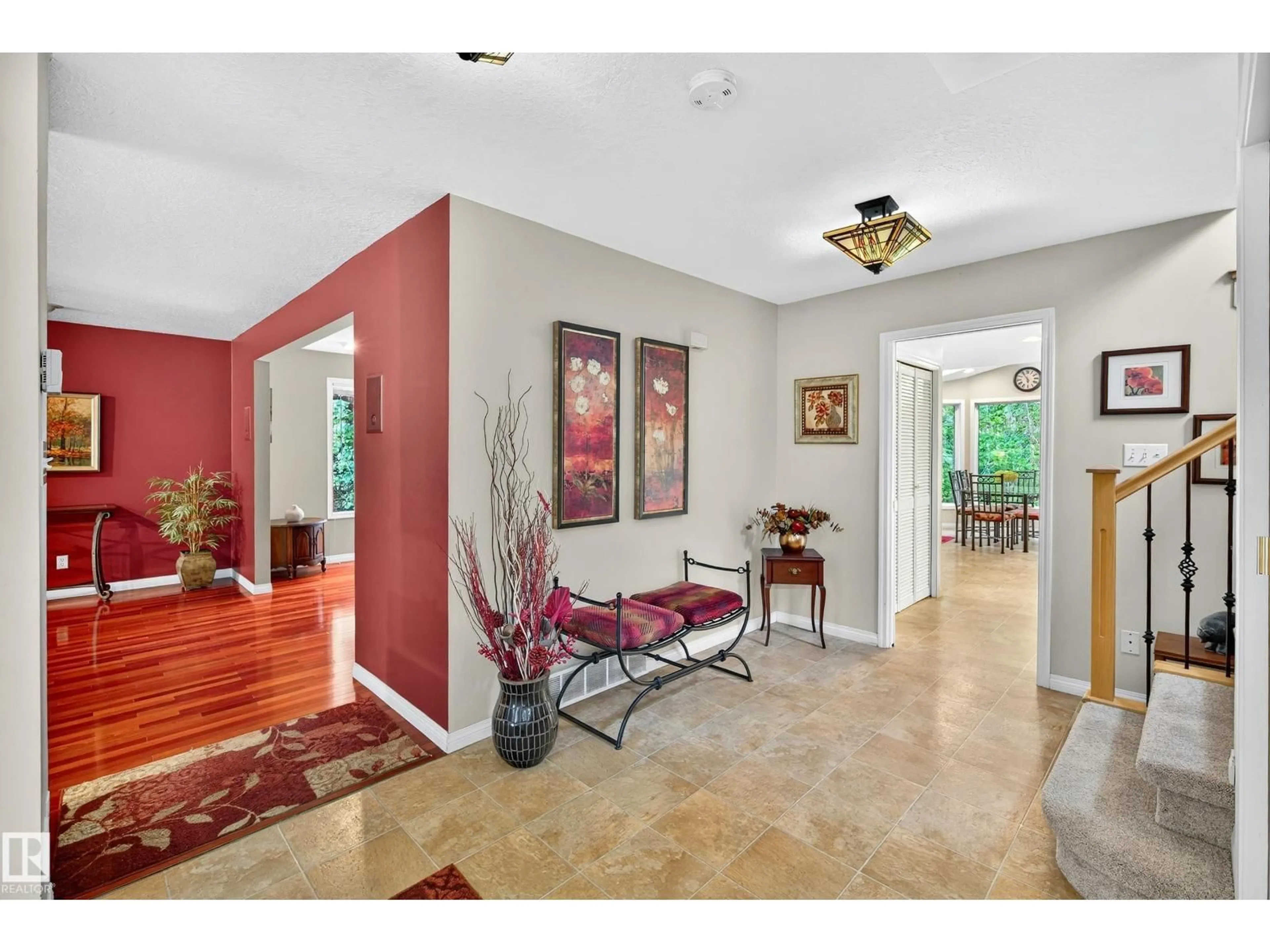 Indoor entryway for 8 GREENWOOD PL, St. Albert Alberta T8N2H5