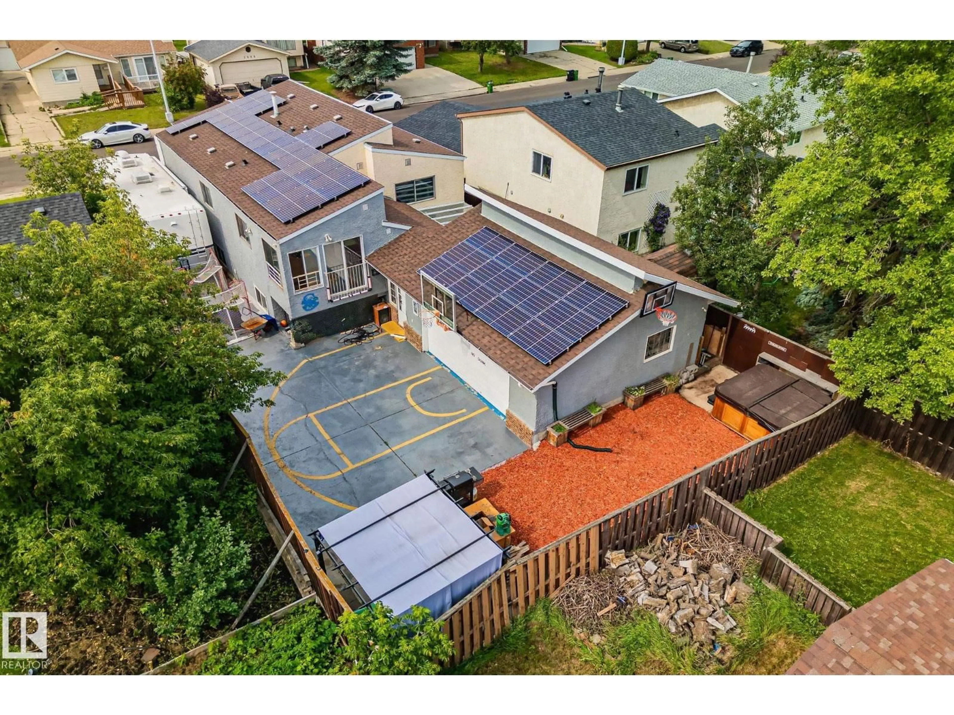 A pic from outside/outdoor area/front of a property/back of a property/a pic from drone, unknown for 2051 49A ST, Edmonton Alberta T6L2W9