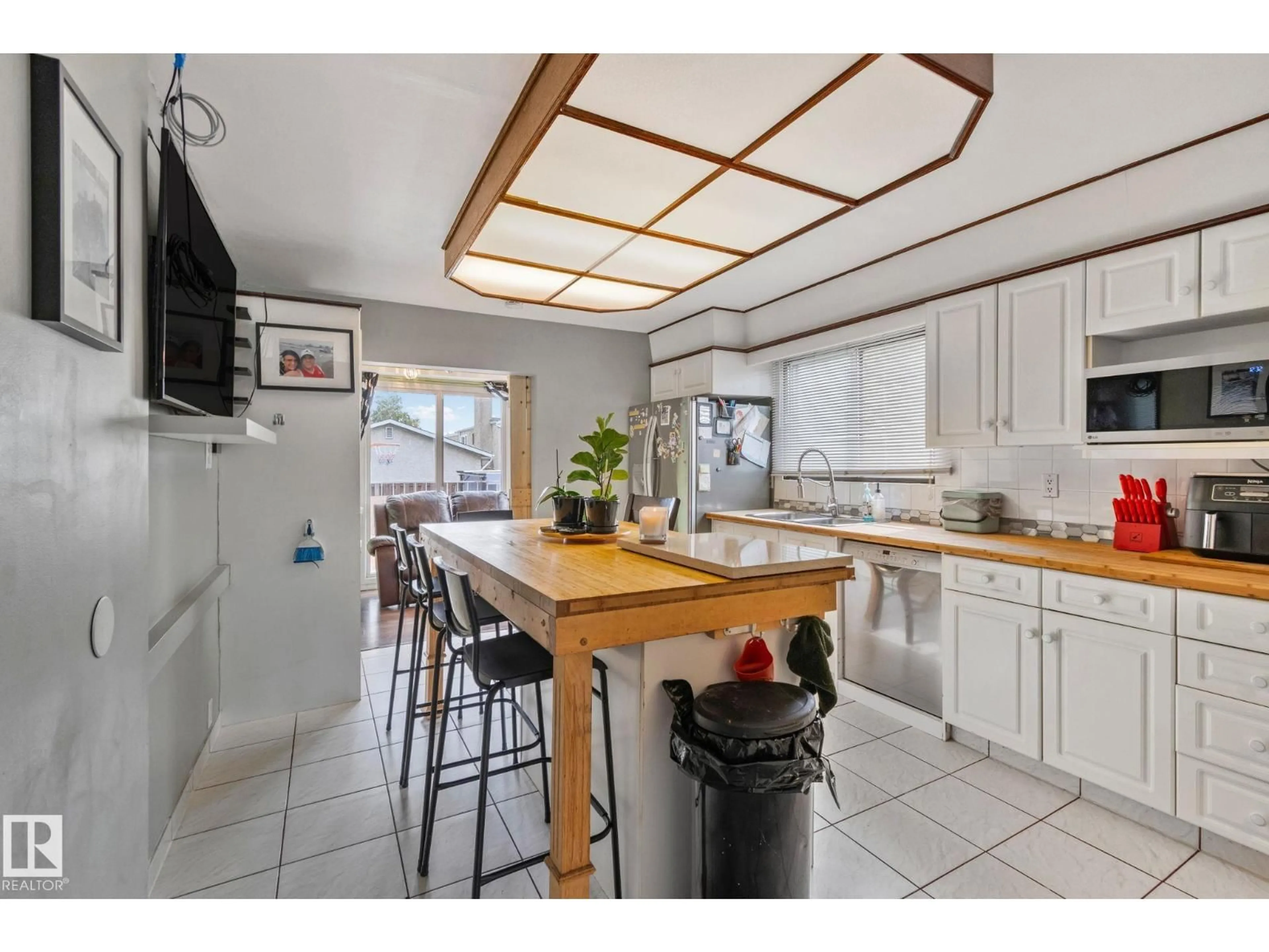 Open concept kitchen, unknown for 2051 49A ST, Edmonton Alberta T6L2W9